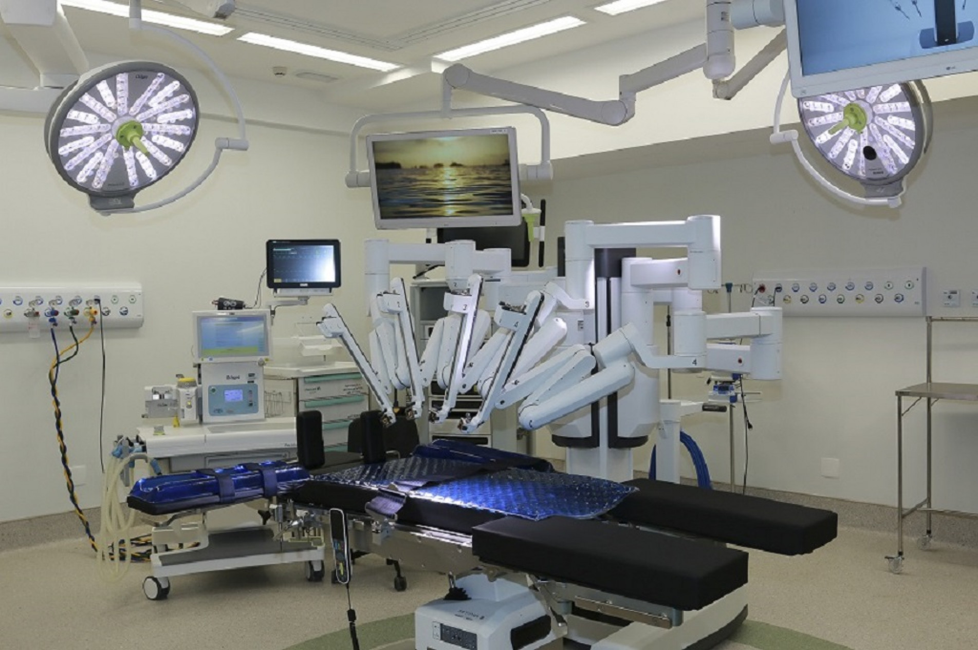 Cirurgia foi executada com a tecnologia do robô Da Vinci X