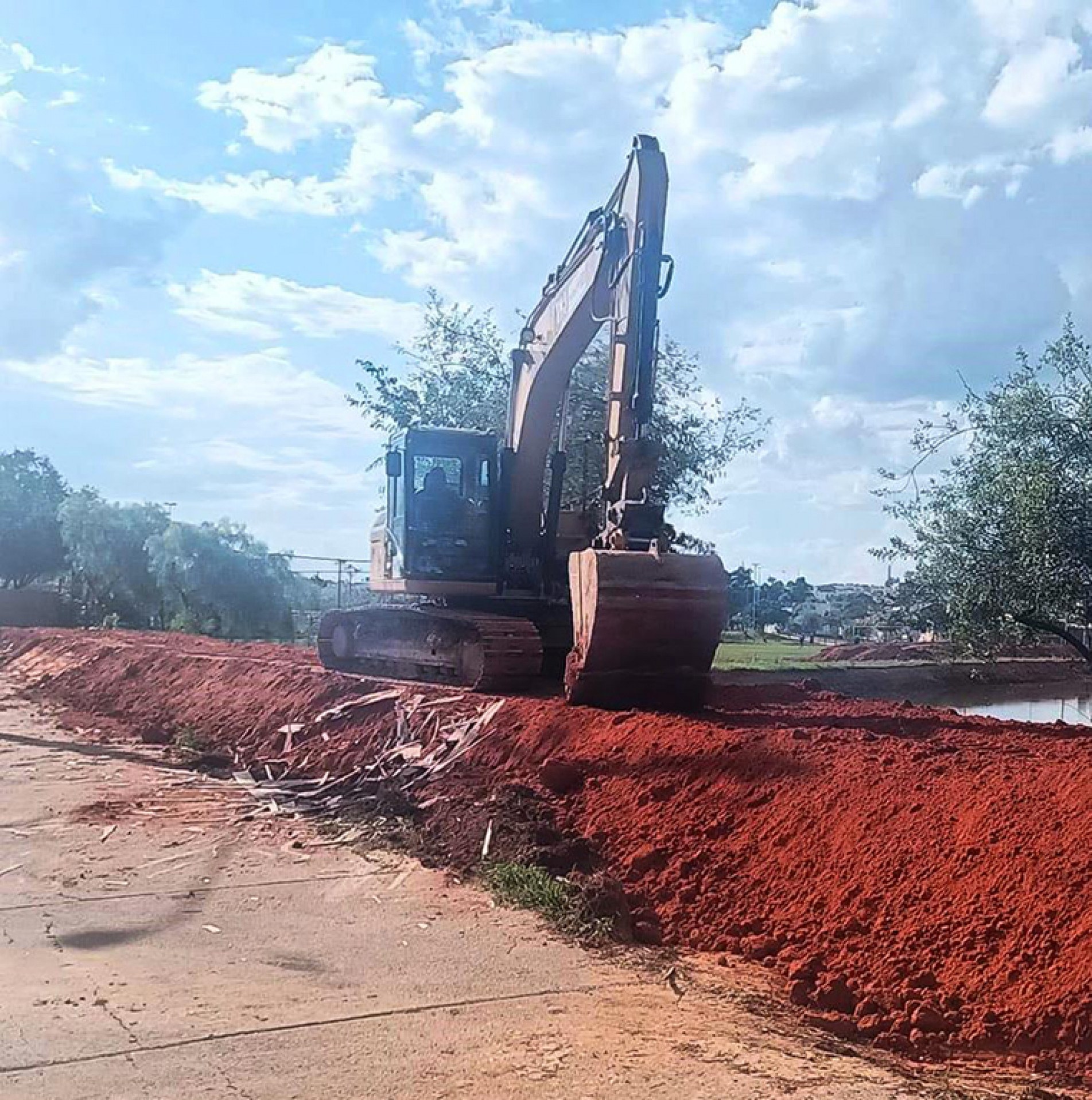 Muro de contenção terá a função de evitar transbordamento do rio Sorocaba
entre o Parque das Águas e av. Artur Bernardes 