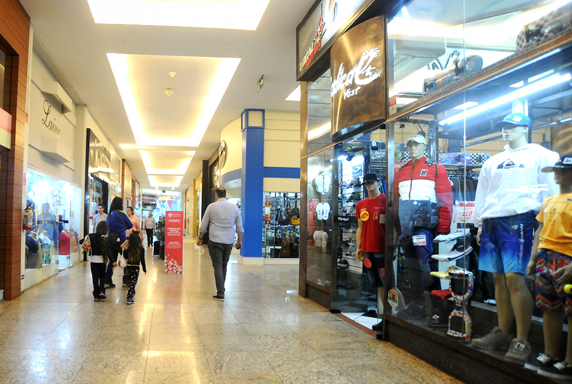 Pesquisador vê tendência de adiar as compras de dezembro
