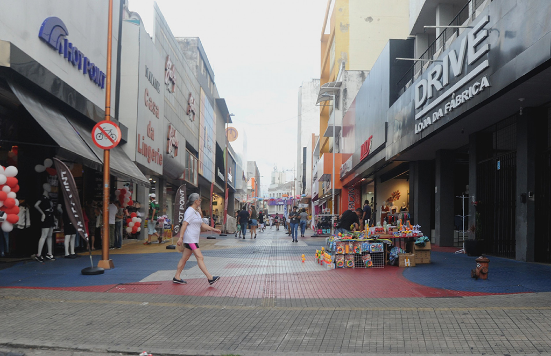 Uma das propostas é manter os guarda-chuvas no bulevar Dr. Braguinha e cobrir apenas o bulevar Barão do Rio Branco 
