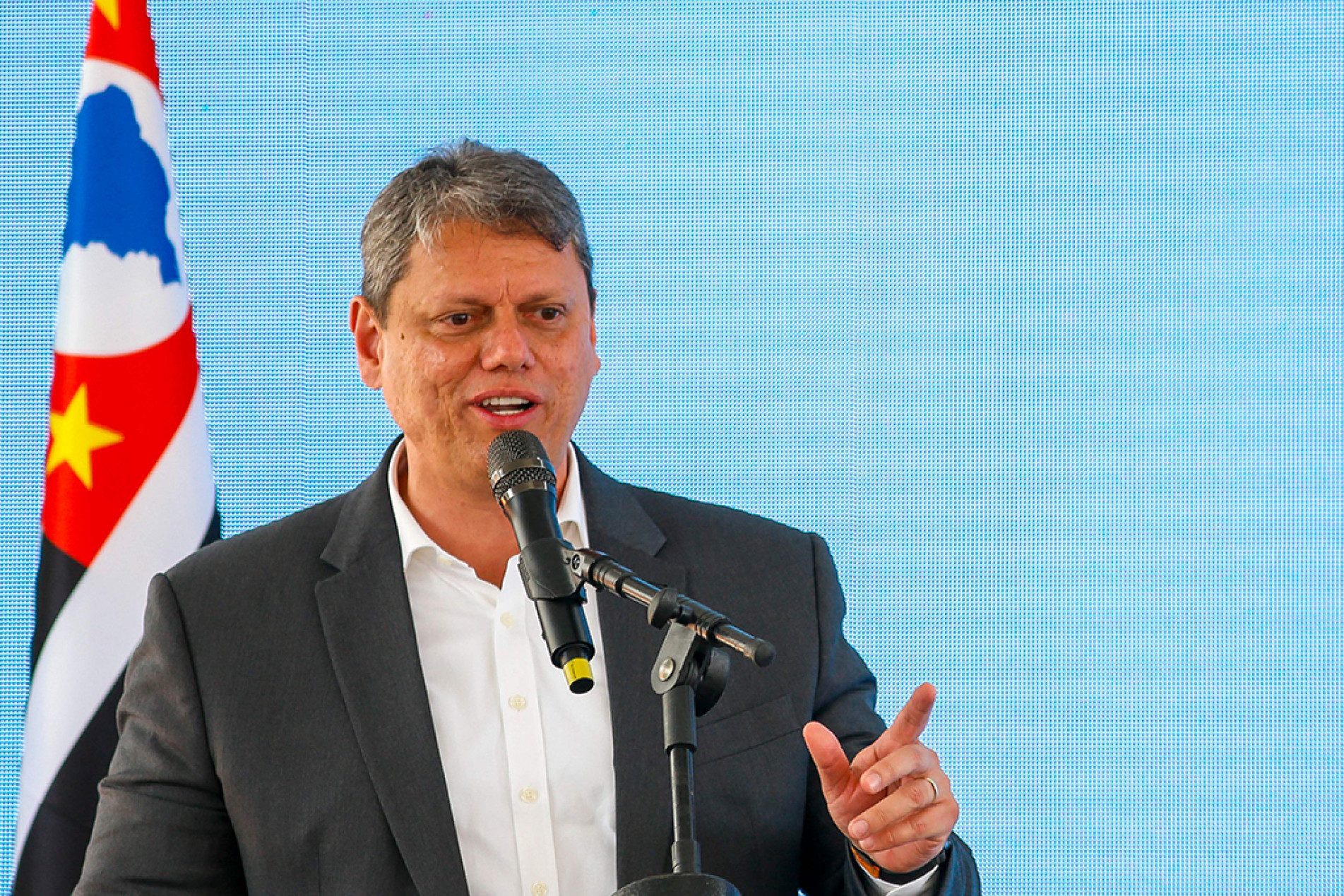 Tarcísio elogiou atuação do secretário Derrite 