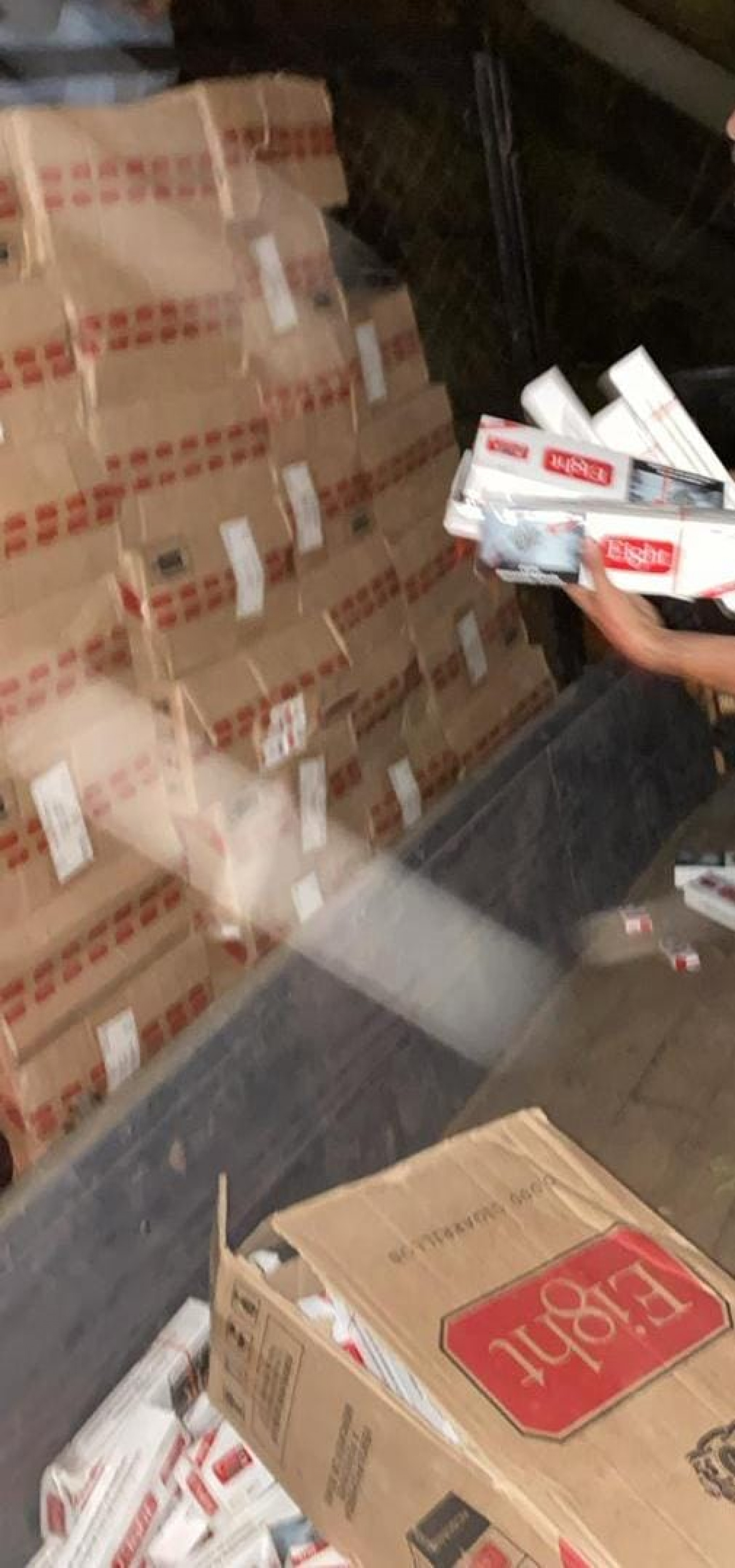 No interior do caminhão haviam mais de 700 caixas com cigarro contrabandeado