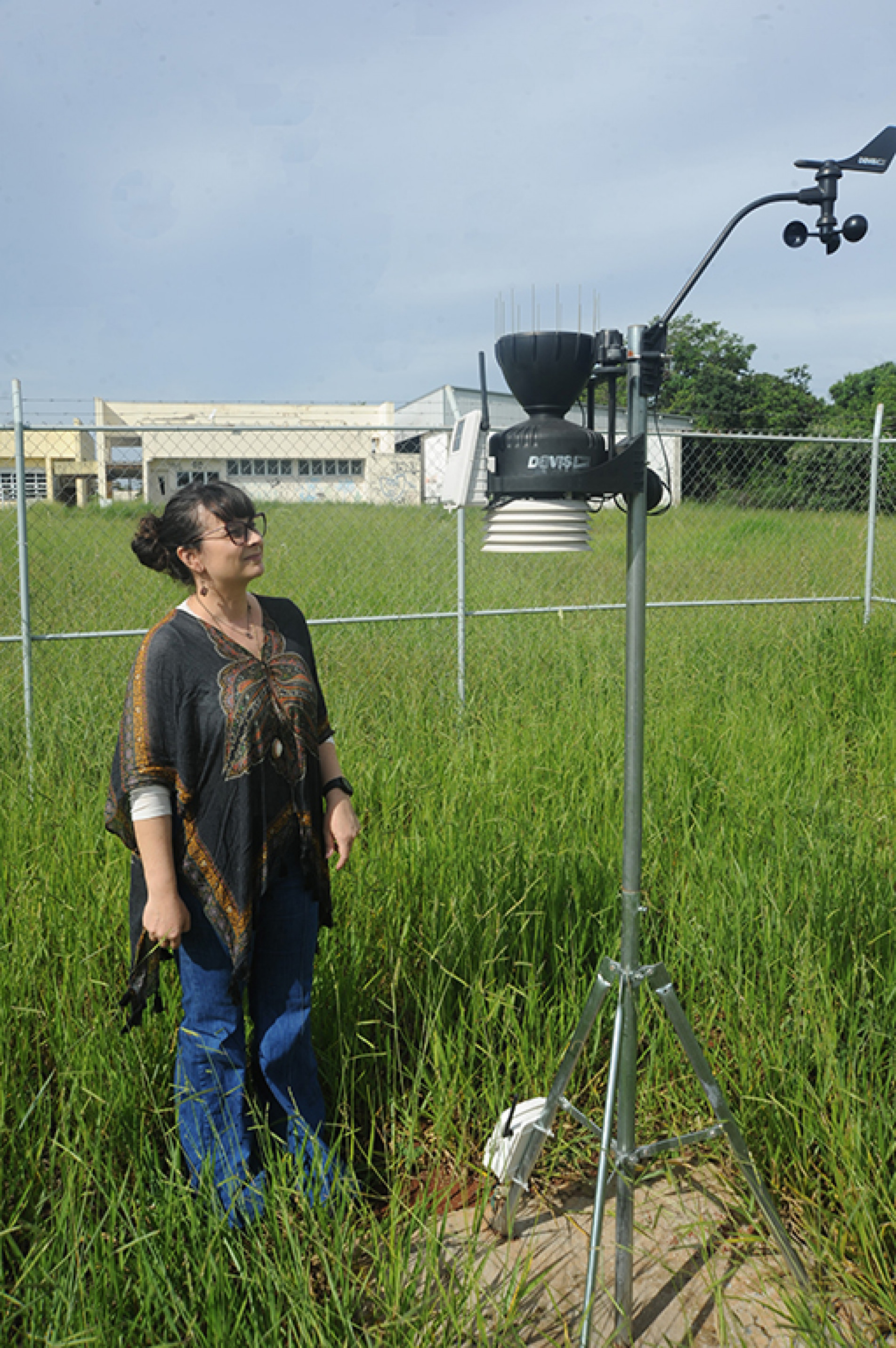 Professora Kelly explica que os dados coletados diferem de uma estação para a outra
