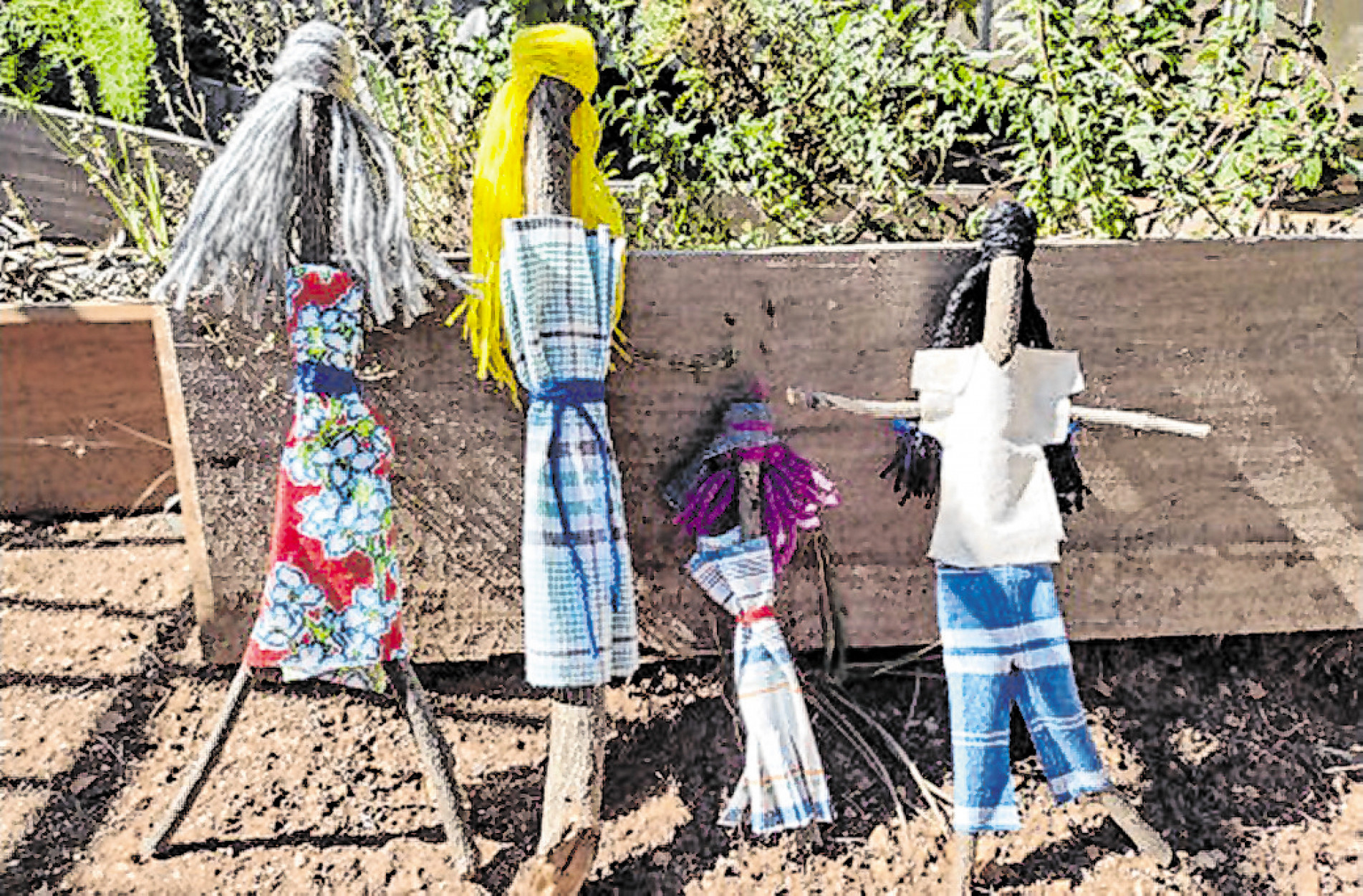 Ideia é fazer bonecos usando materiais como gravetos, argila e semente
