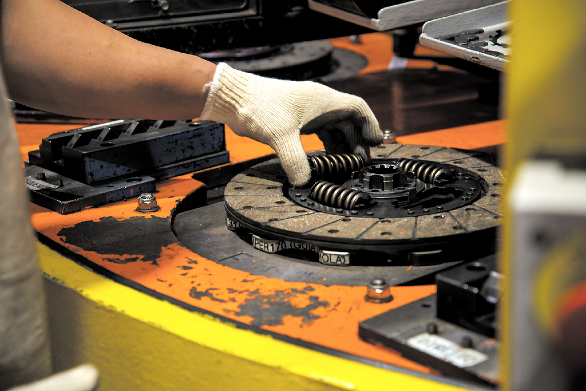 ZF fortalece economia circular com embreagens remanufaturadas