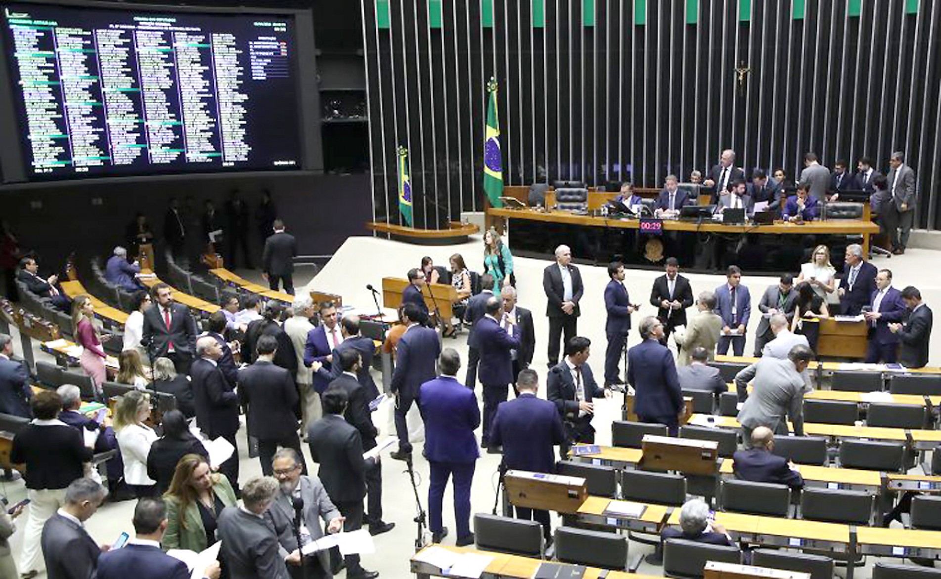 Projeto de Lei Complementar 233/2023, de autoria do presidente Lula, que recria o seguro para Danos Pessoais por Veículos Automotores Terrestres (DPVAT) foi aprovado na Câmara Federal por 304 a 136 