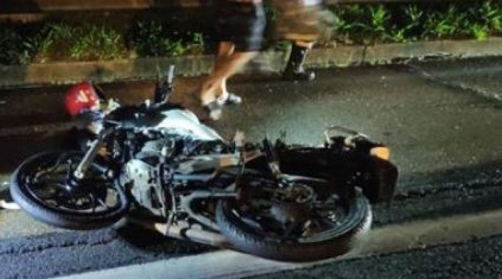 Motociclista morreu após bater em caminhão 