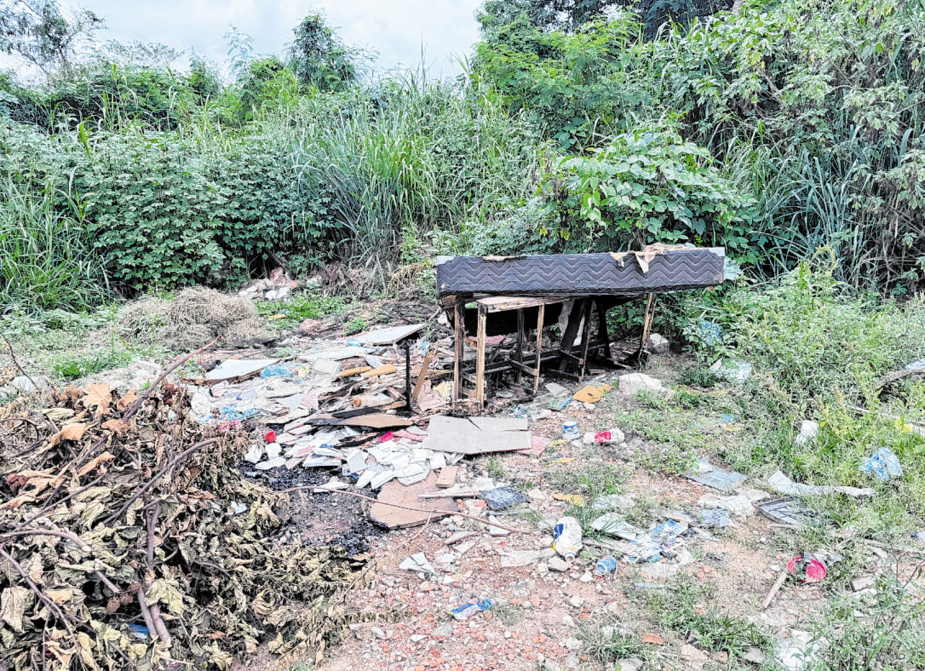 O local correto para descarte de resíduos inertes é nos ecopontos existentes em Sorocaba
