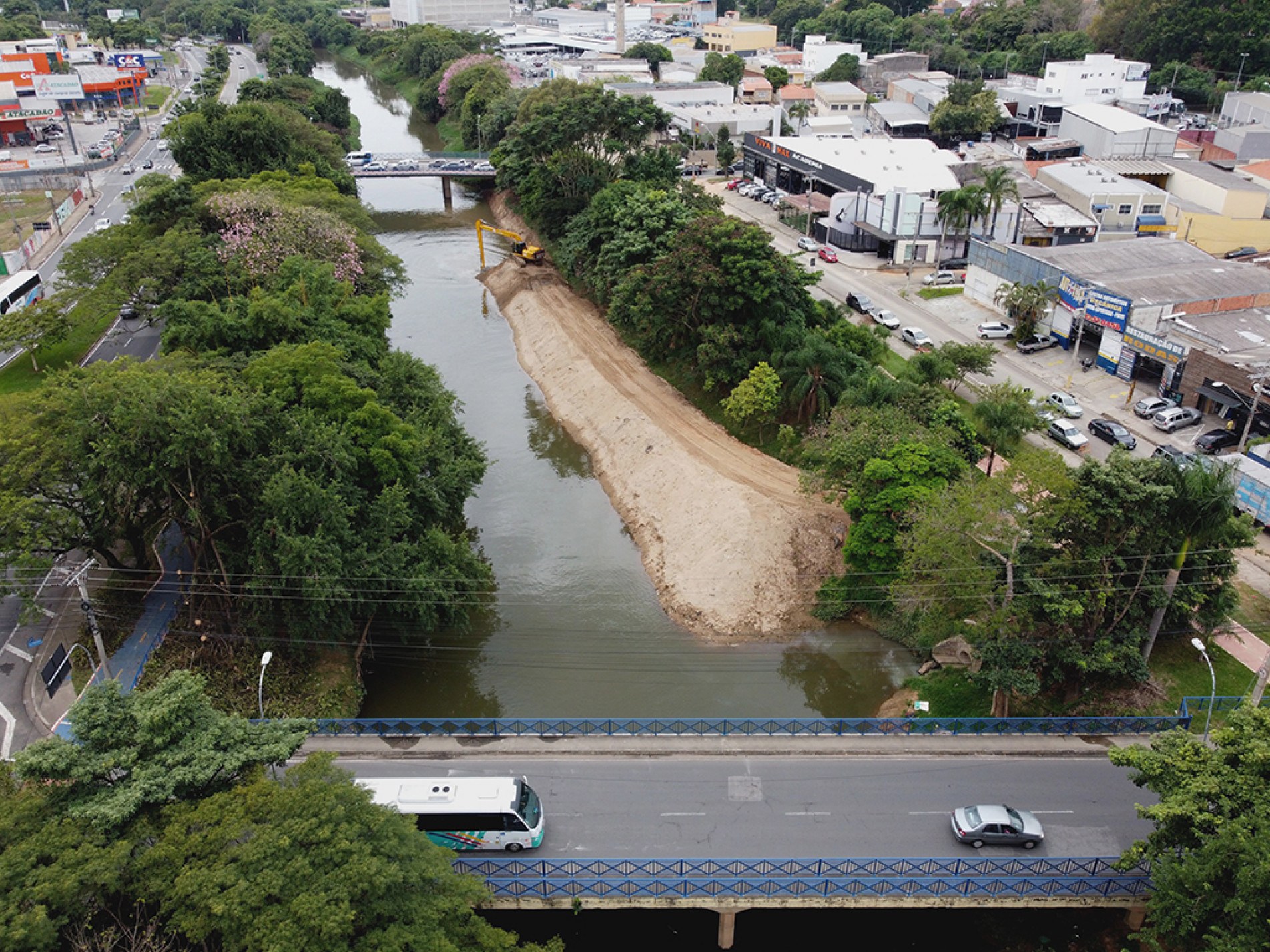 Imagens produzidas do leito do rio próximo da ponte da rua Padre Madureira mostram o trabalho feito até agora
