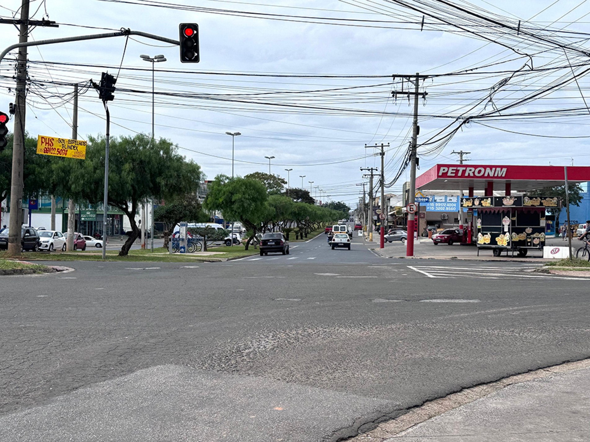 Cruzamento da avenida Dr. José Caetano Graziozi com a avenida Elias Maluf, no sentido Ipanema

