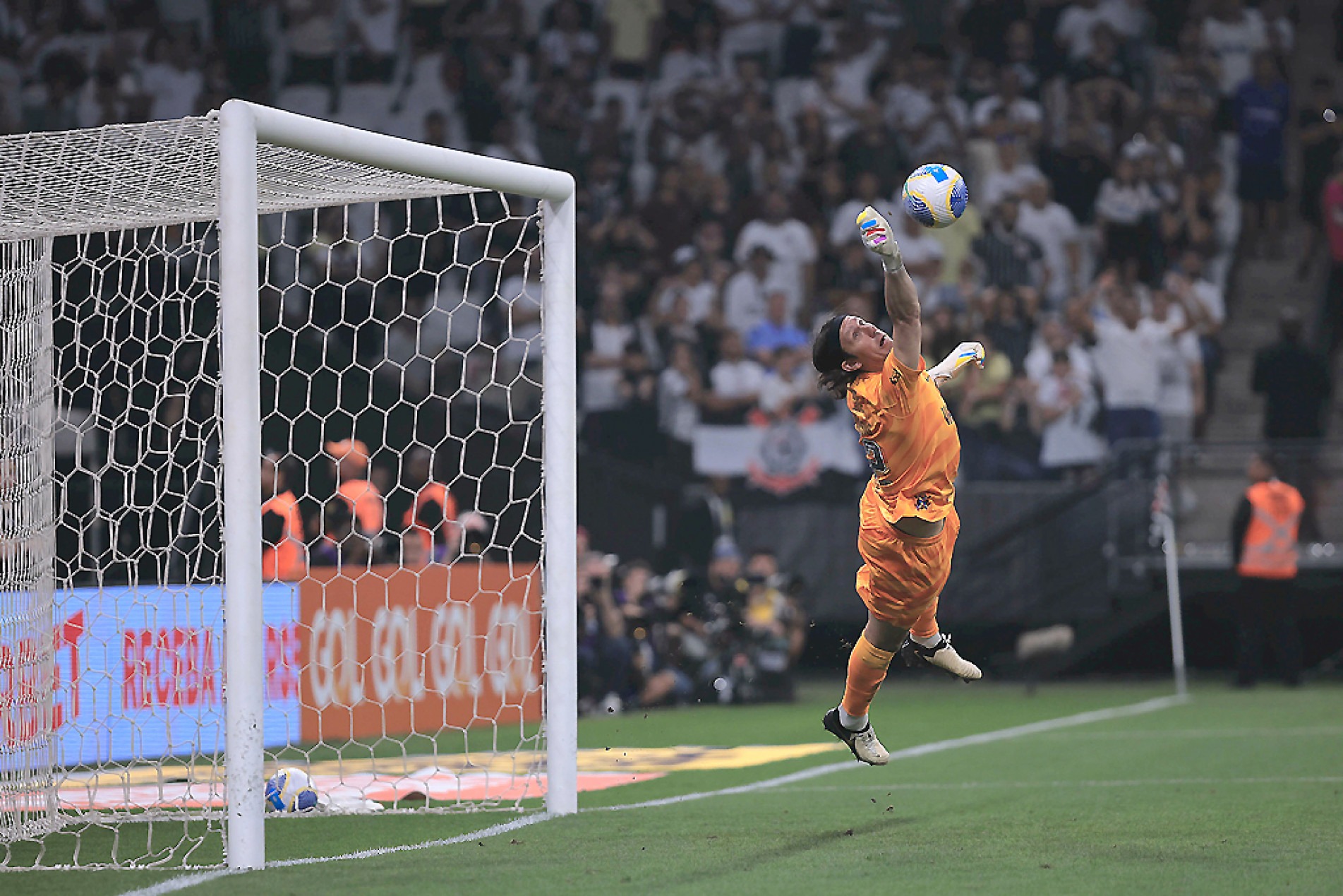 Cássio avalia que time deve ter equilíbrio dentro de campo