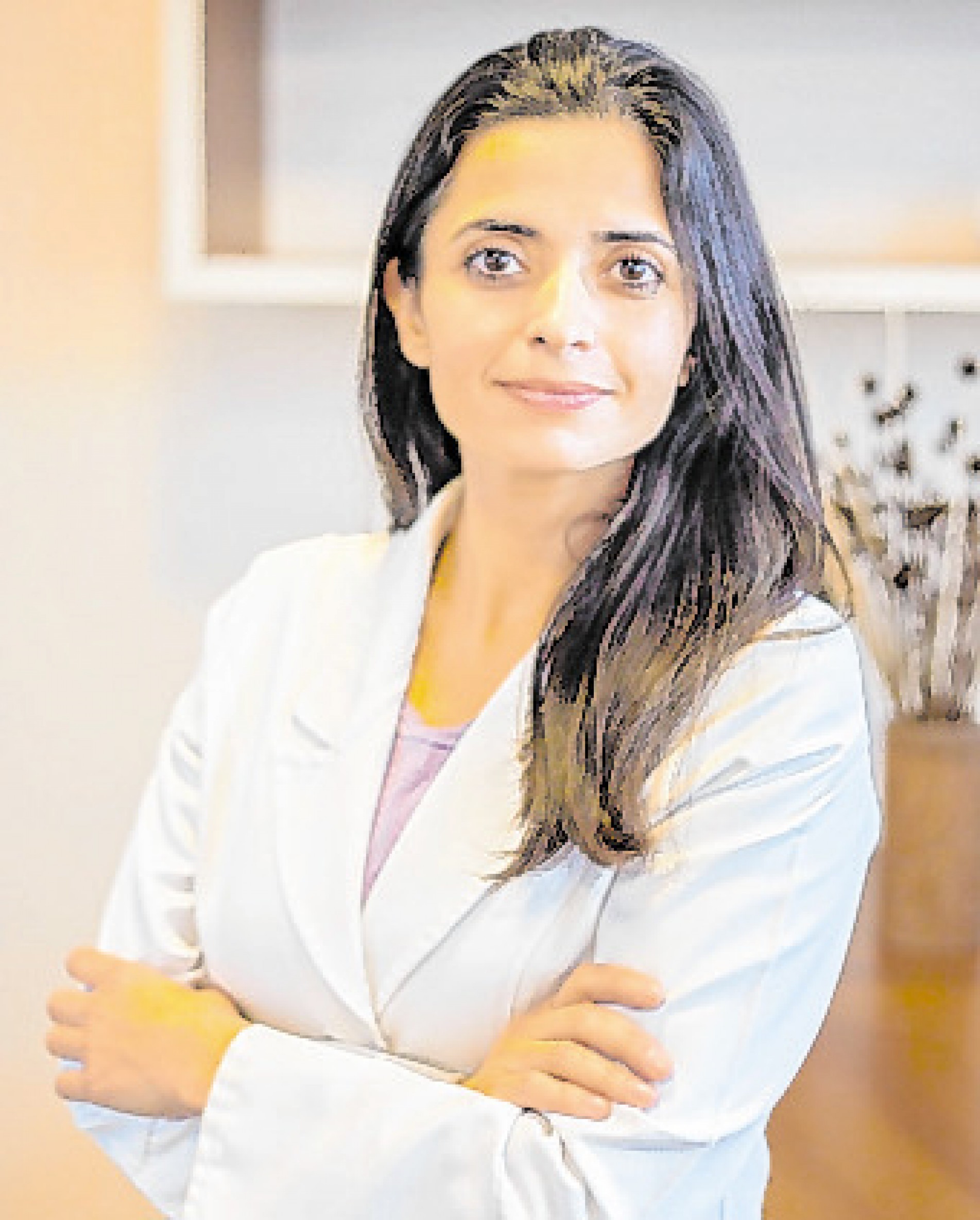 Infectologista explica que ainda estamos numa curva ascendente de casos, com alta demanda nas emergências
