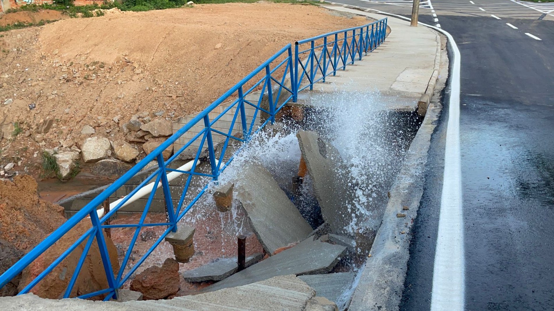 Vazamento de água no Central Parque