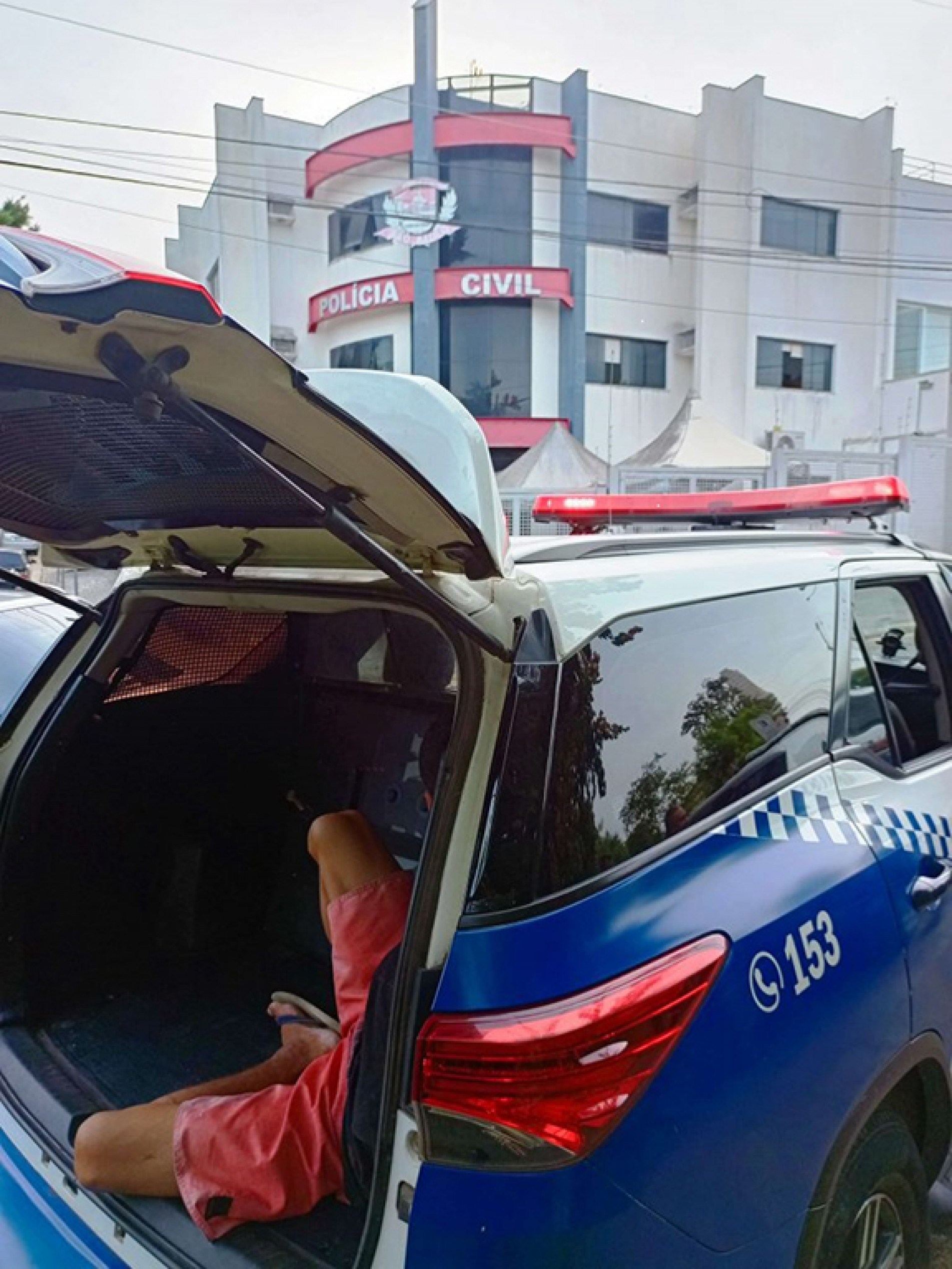 Acusado teria admitido ter ido à casa da mulher, mas negou ameaça
