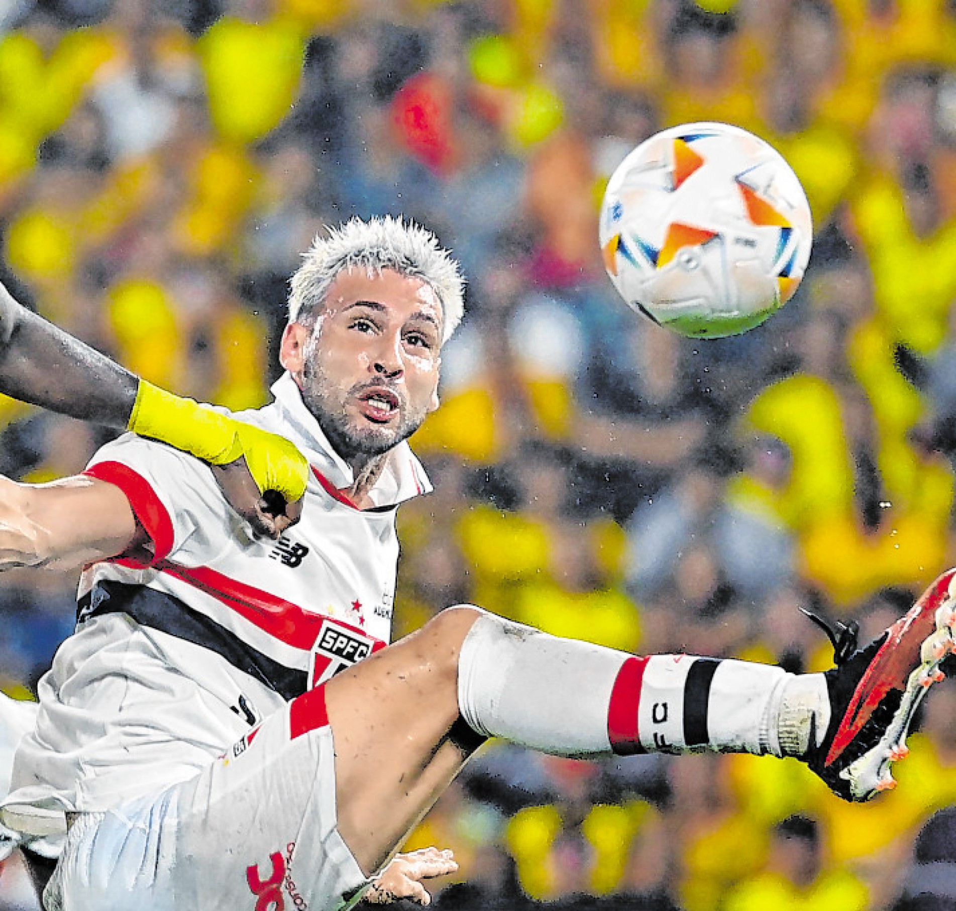 Calleri é 3º maior artilheiro do clube na Libertadores
