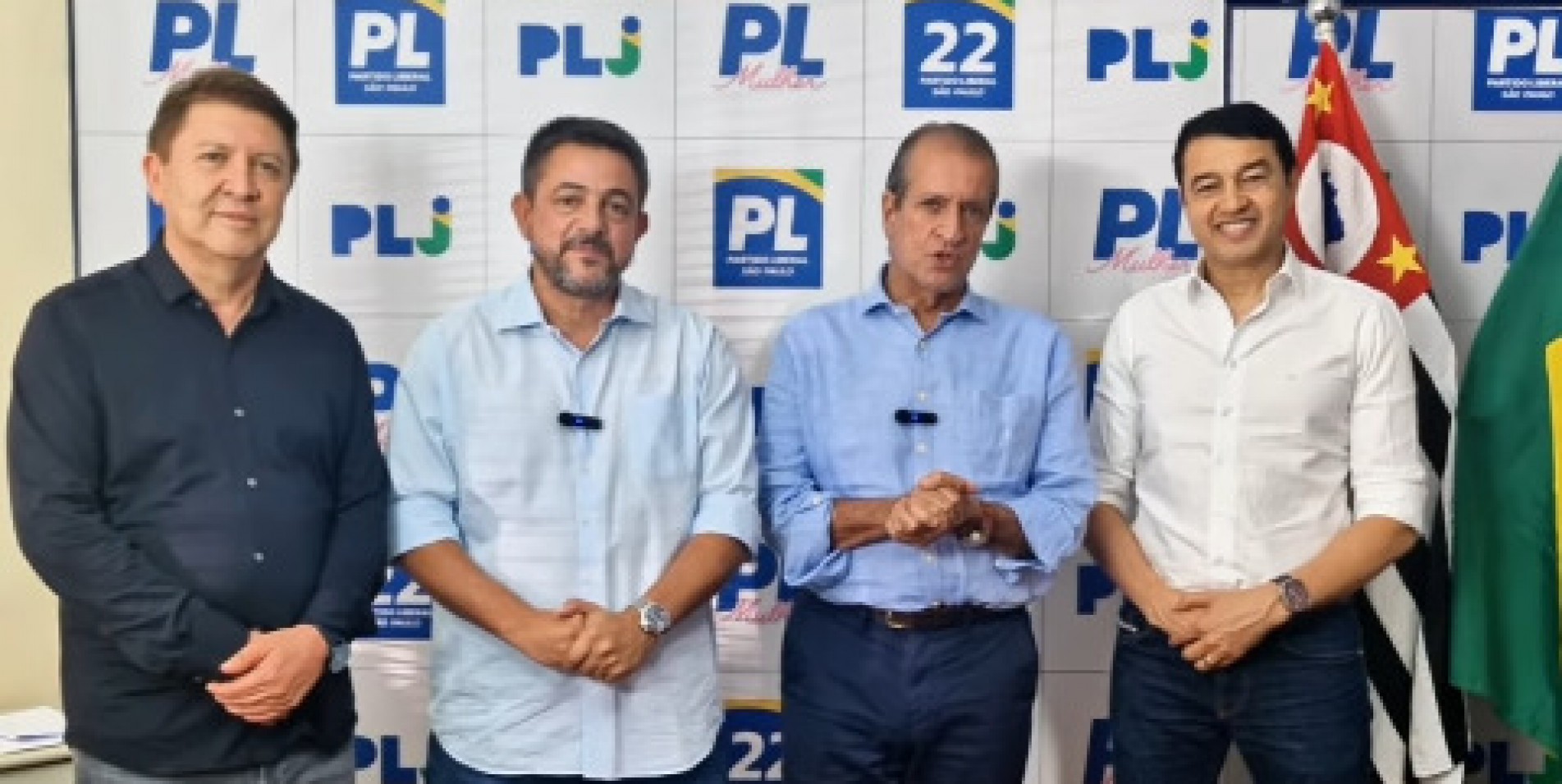 O pré-candidato fez o anúncio ao lado do presidente do PL, Valdemar Costa Neto e dos deputados Jefferson Campos e Pastor Carlos Cézar