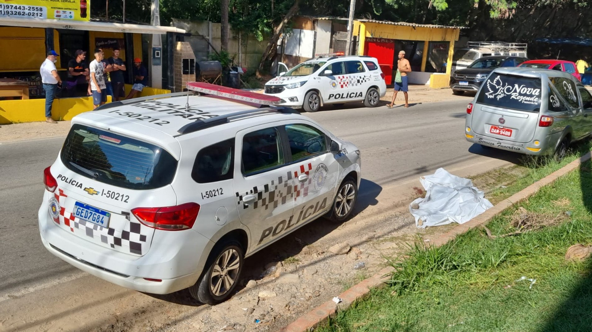 Corpo foi encontrado na estrada Mário Covas, no bairro Dona Catarina, com sinais de facadas e ensanguentado 