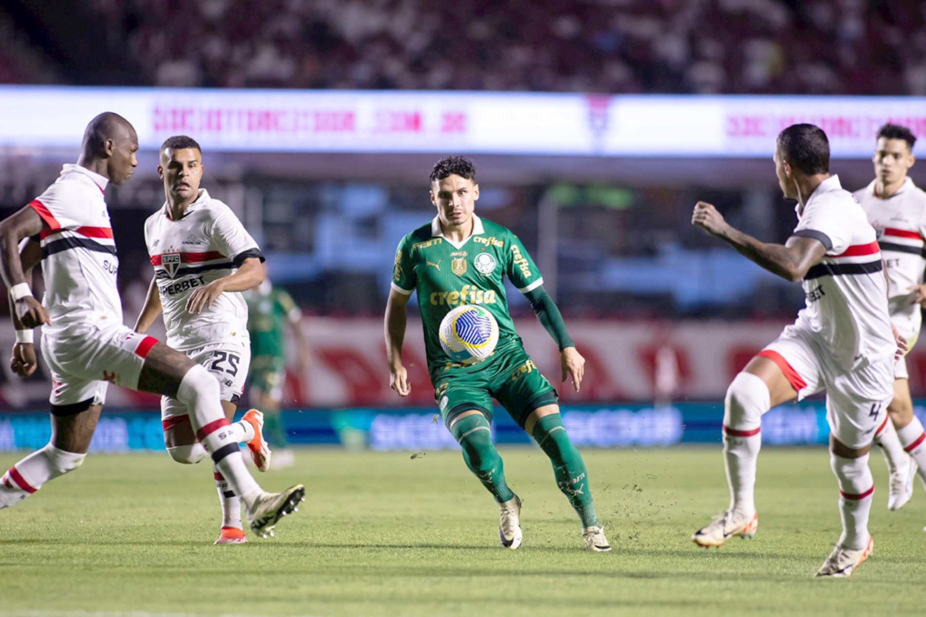 Defesas prevaleceram sobre os ataques ontem no MorumBis