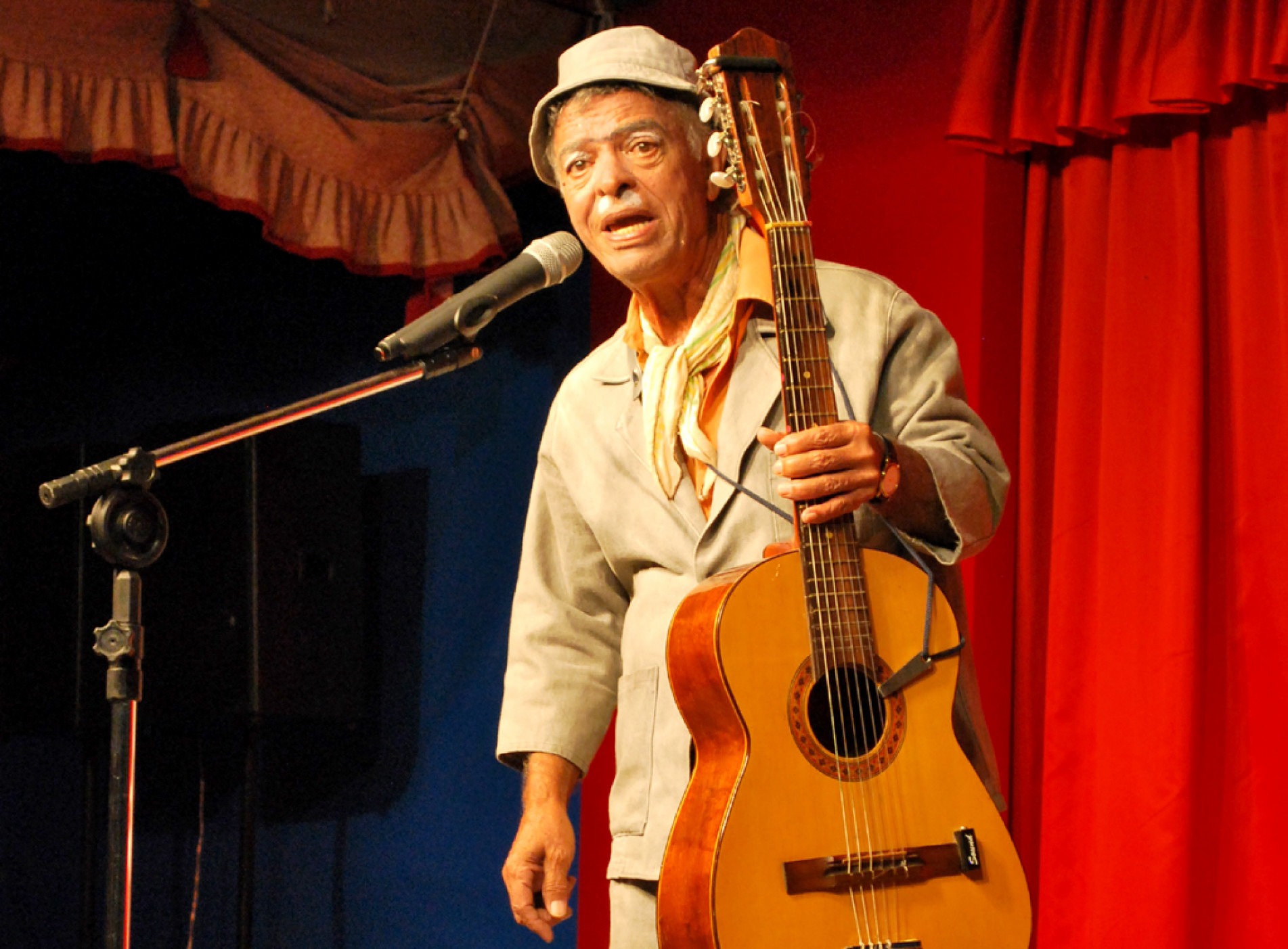 Com mais de 70 anos de carreira, Hudi Rocha é referência em arte circense