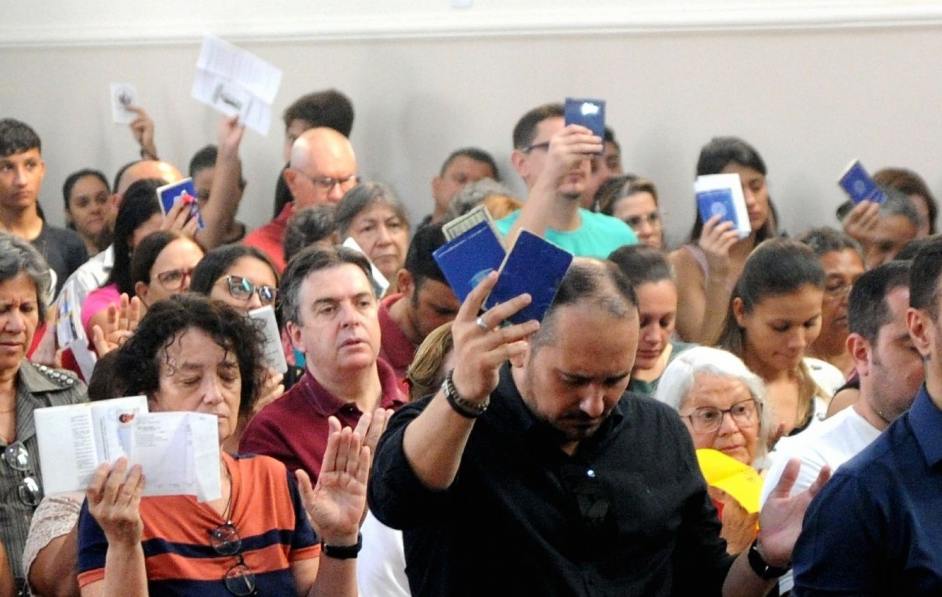Primeira e a última celebração do dia foram presididas pelo padre Wagner Lopes Ruivo
