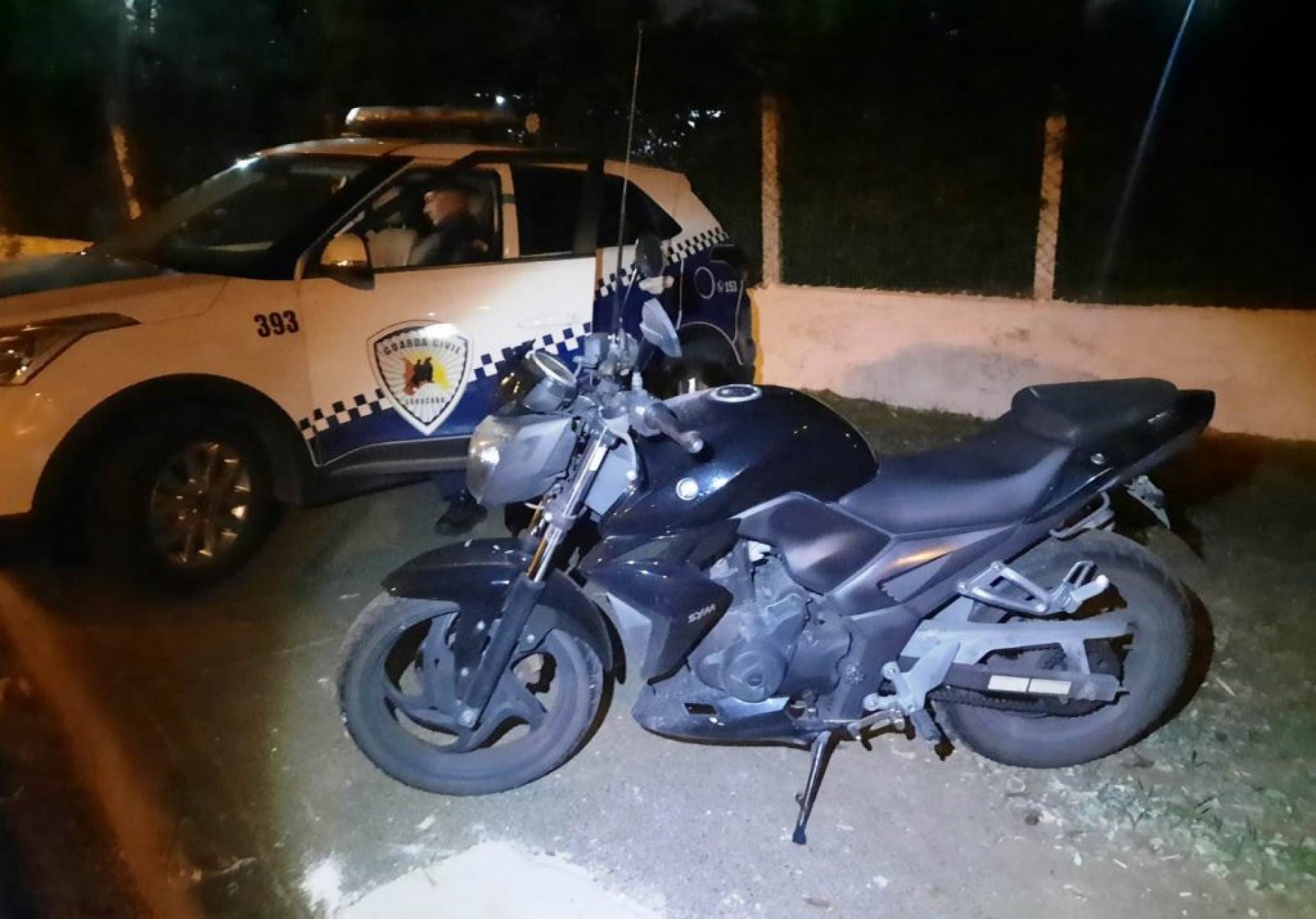 O propriet&aacute;rio providenciou transporte da moto at&eacute; o Plant&atilde;o da Pol&iacute;cia Civil