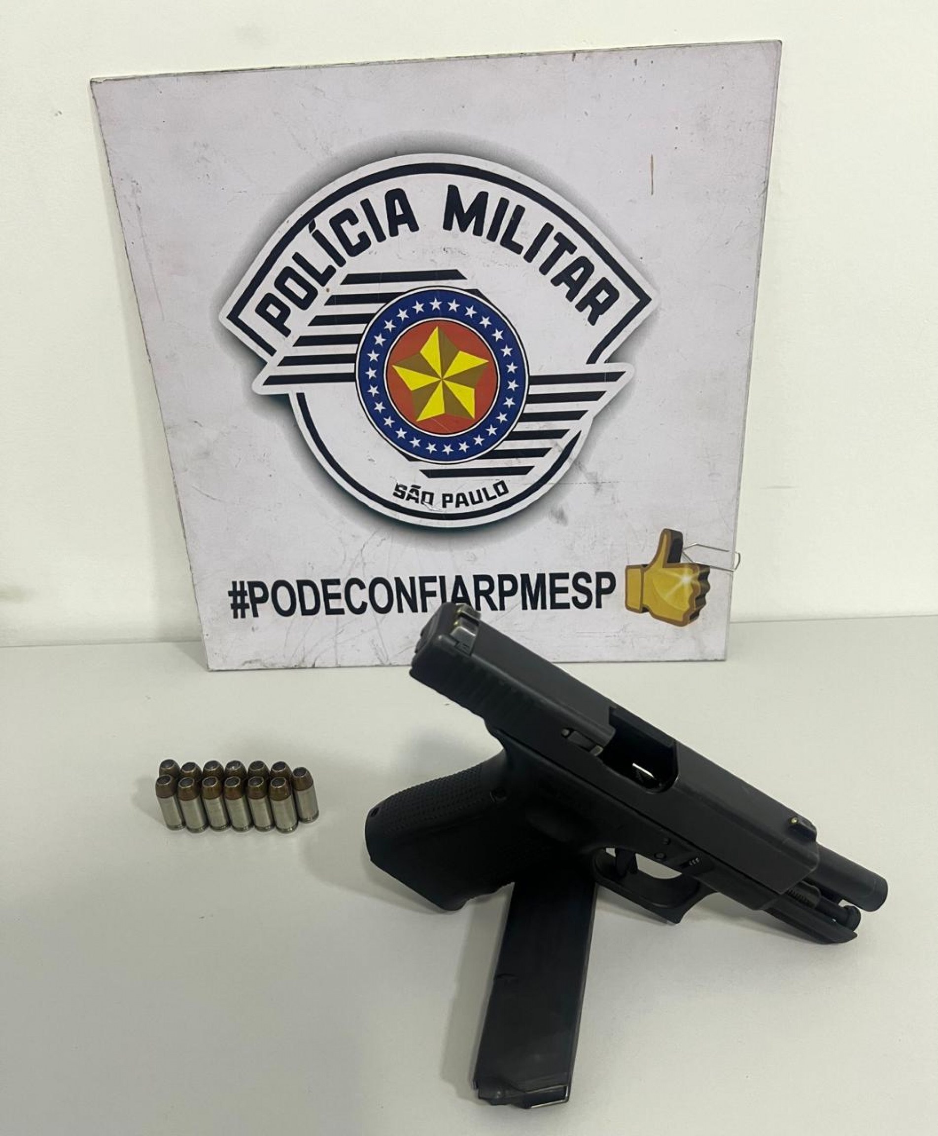 Junto da arma, foram encontrados 13 cartuchos
