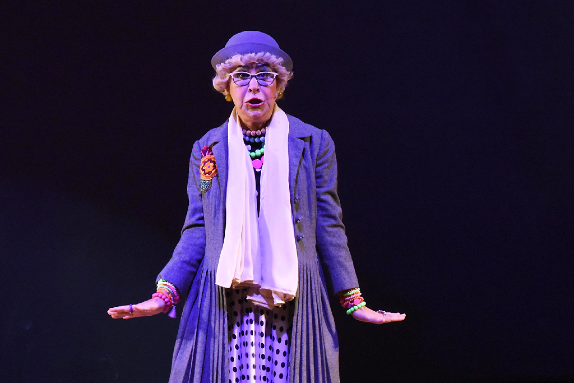 Clarisse Derzié Luz interpreta a Vó que vive em um mundo lúdico
