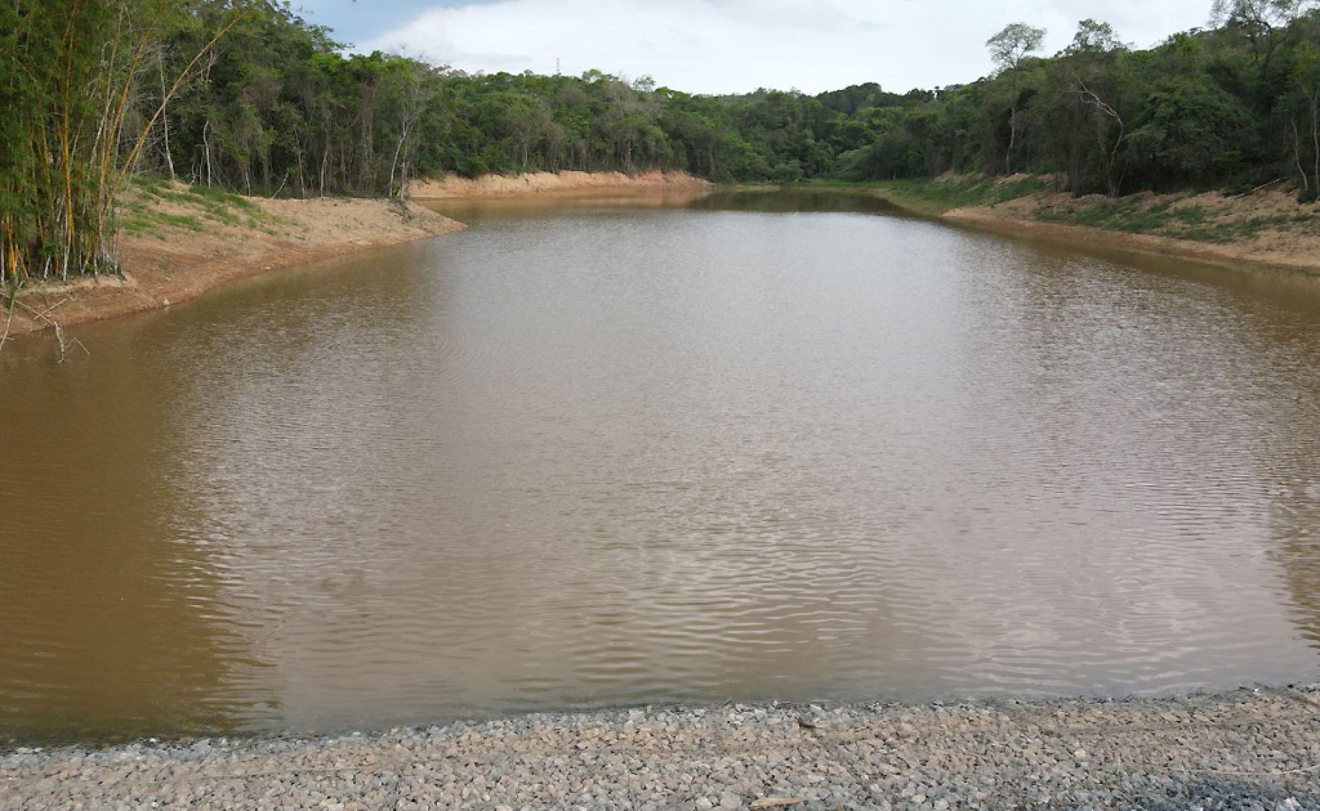 Uma das principais fontes de abastecimento da cidade vizinha, a captação de água bruta do Braiaiá começou em 1921