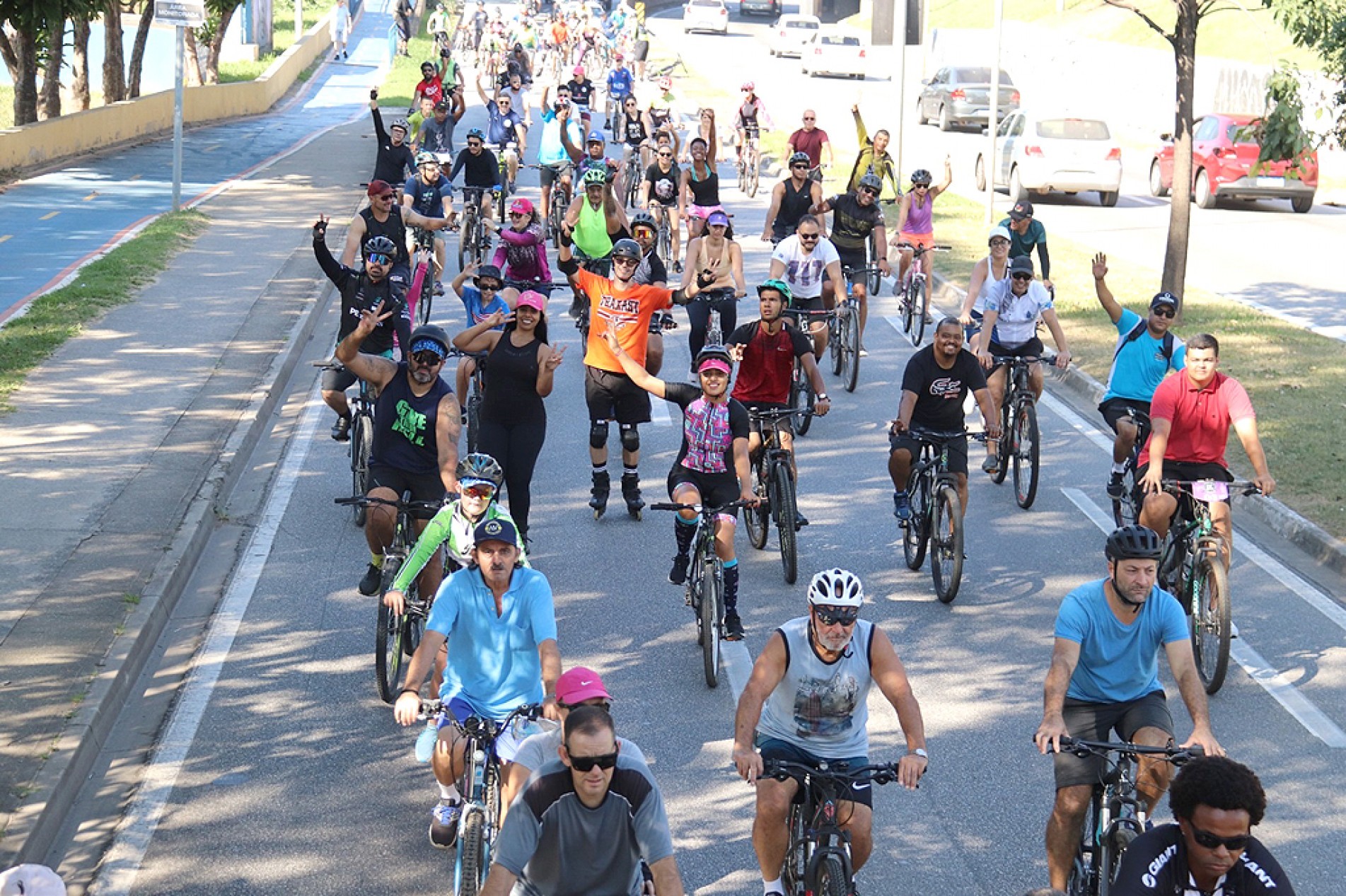 Programa municipal reúne ciclistas e simpatizantes do esporte para um passeio todo primeiro domingo do mês
