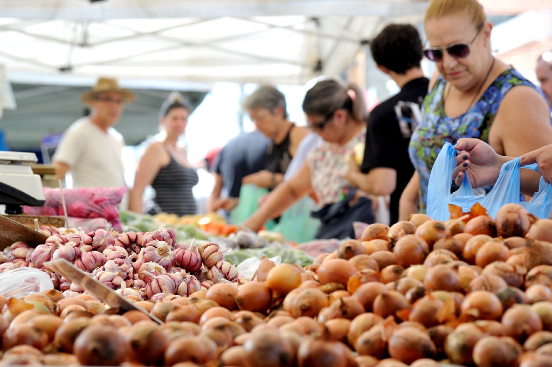 Alho (+17,78%) e cebola (14,41%) foram os itens que mais pesaram no bolso do 
sorocabano no mês passado
