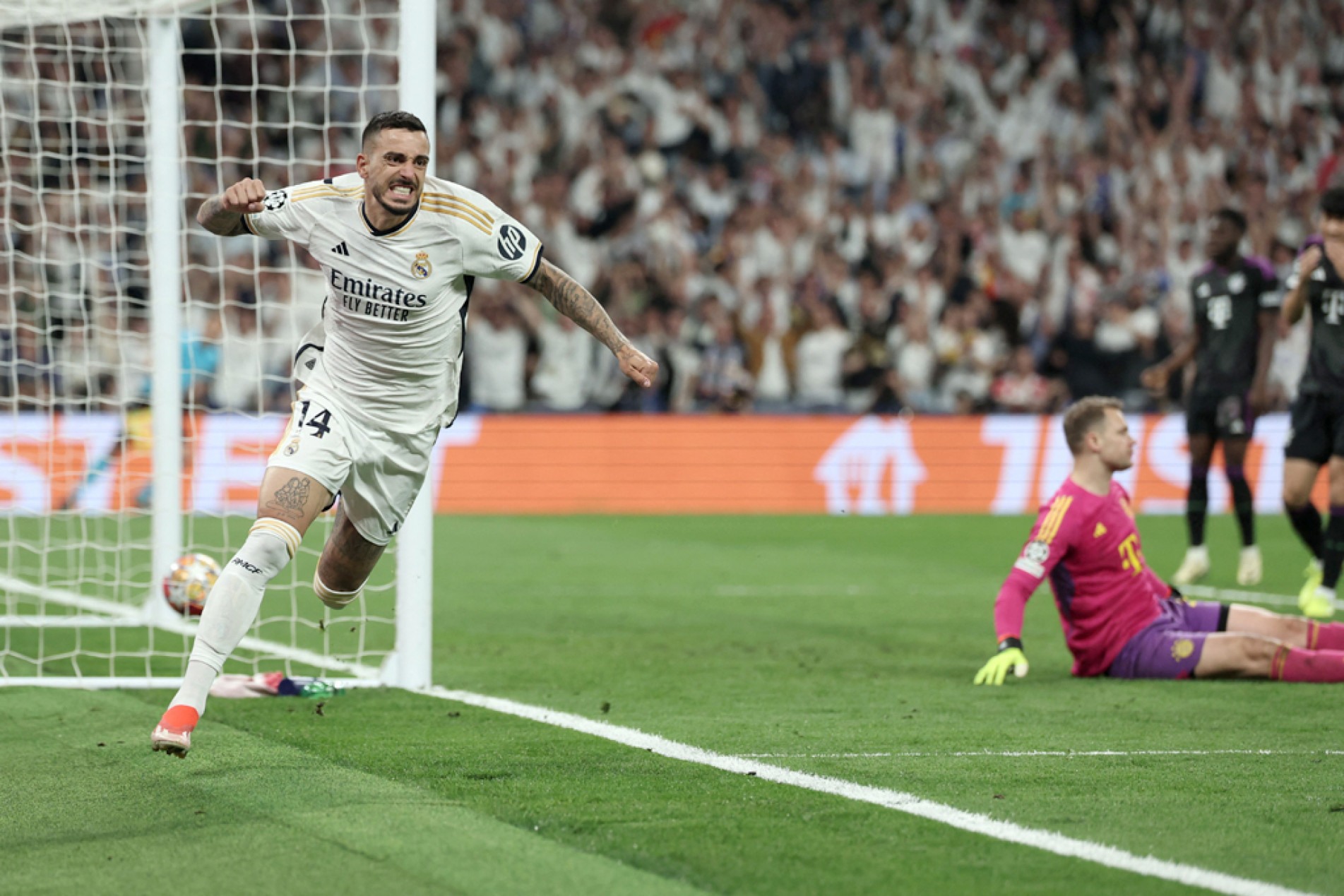 Joselu marcou dois gols no estádio Santiago Bernabéu