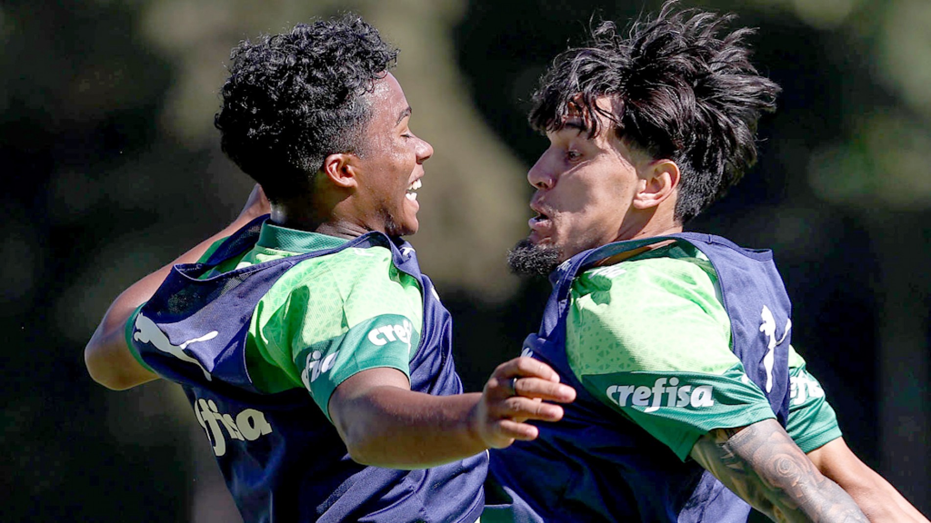 Jogadores treinaram antes do embarque para Montevidéu

