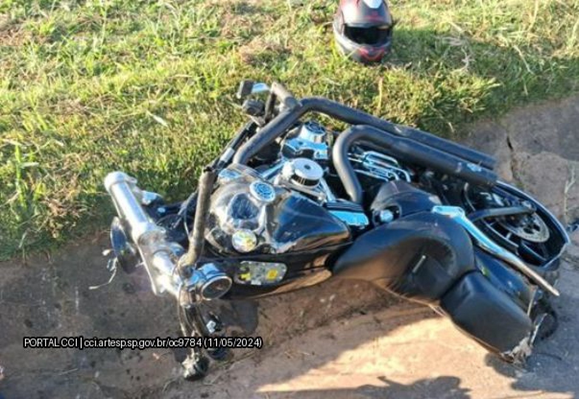 As motos foram redirecionadas para o acostamento at&eacute; a chegada do guincho