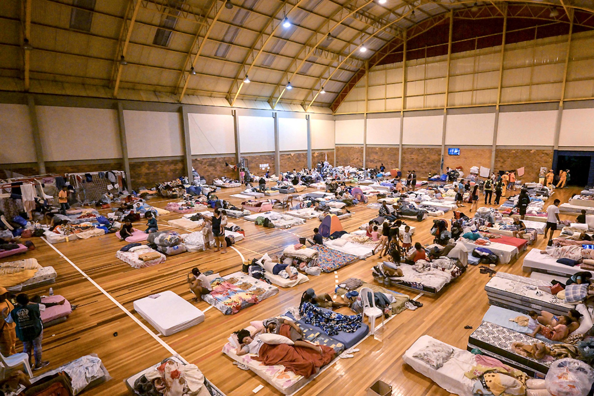 Ginásios e escolas foram ocupados emergencialmente
