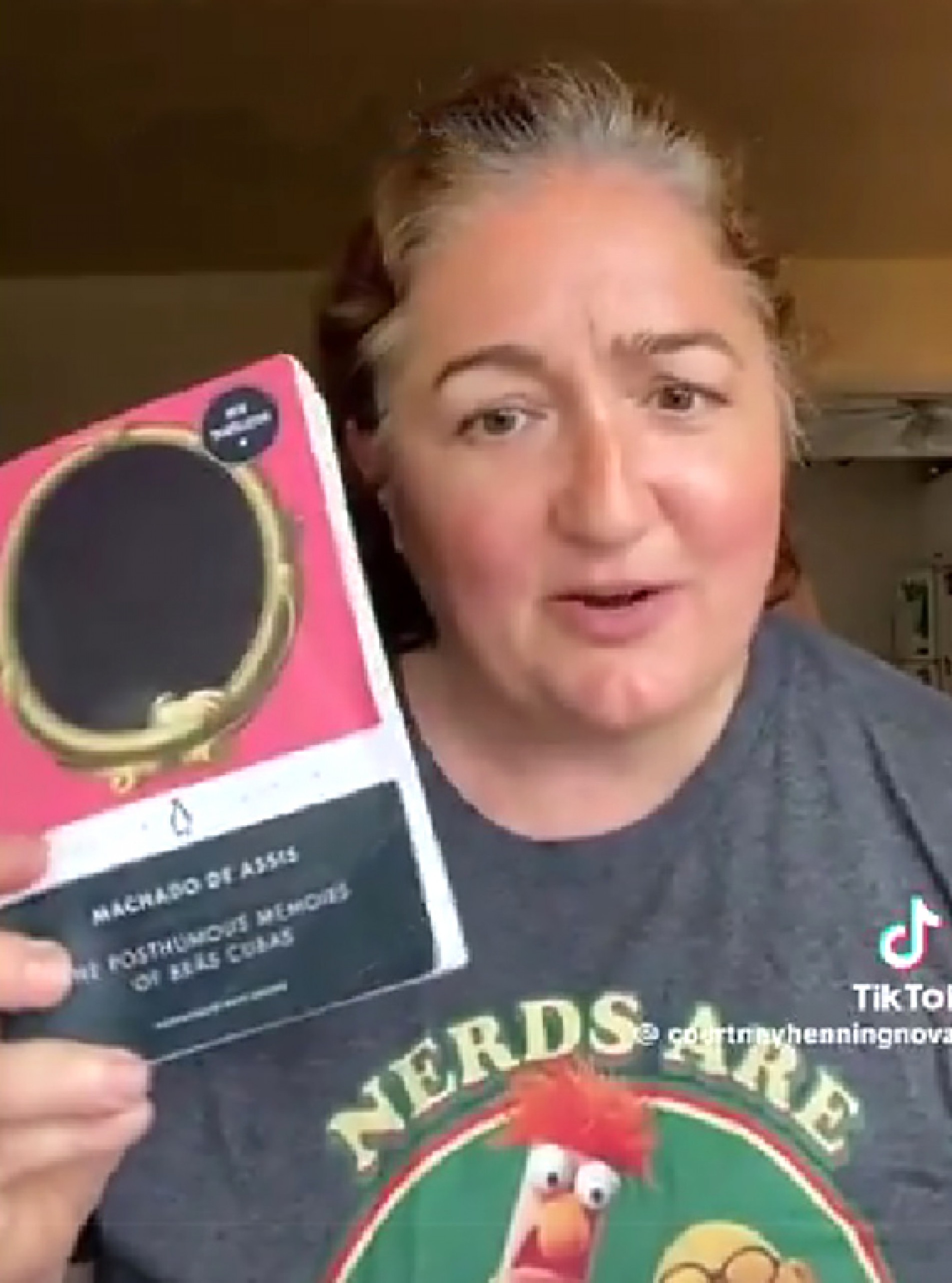 Escritora Courtney H. Novak fez postagem sobre o livro
