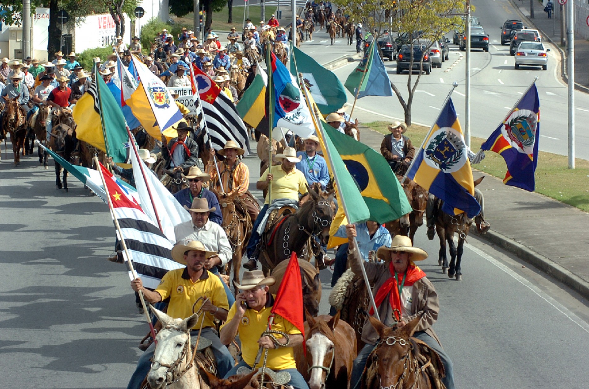 Cavaleiros chegam à tarde. E amanhã acontece o Desfile dos Tropeiros