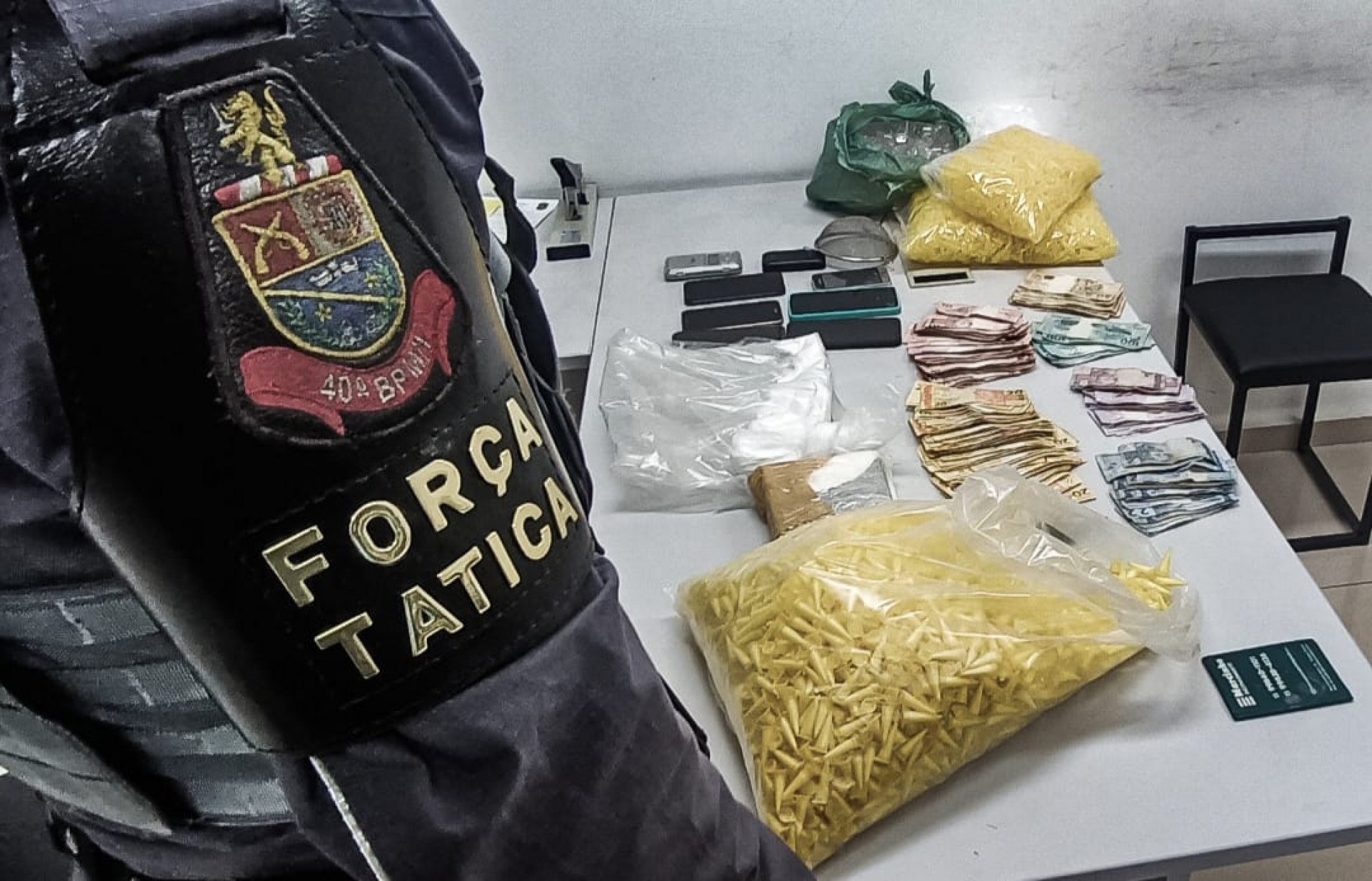 Tamb&eacute;m foram encontrados R$ 6.781,00 em dinheiro