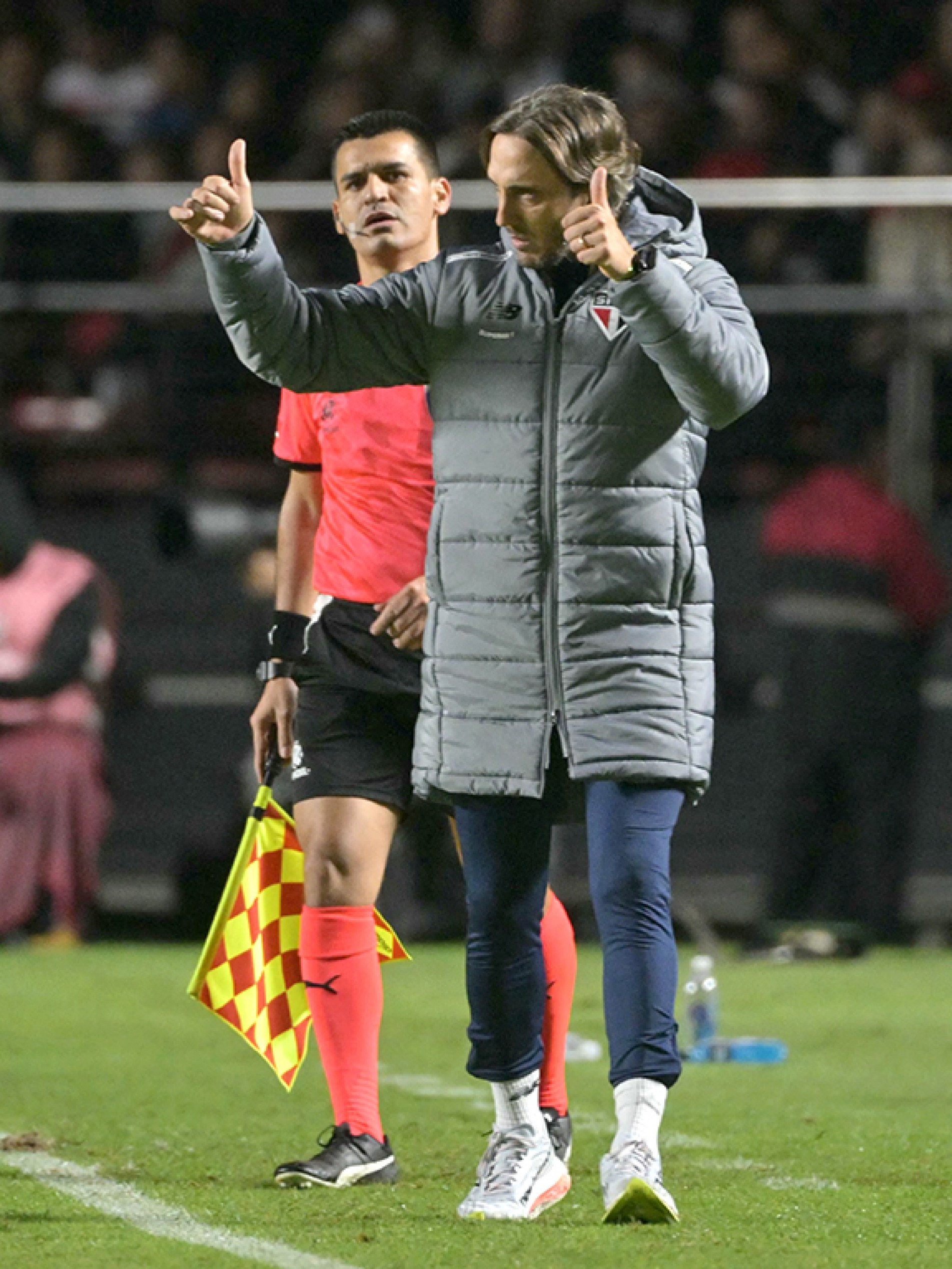 Zubeldía pode colocar Calleri em campo no jogo de hoje
