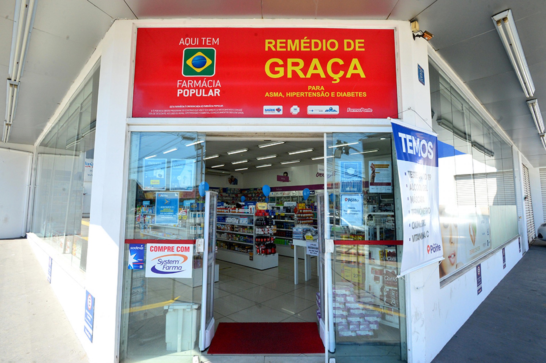 Farmácias diversificaram itens e serviços nos últimos anos
