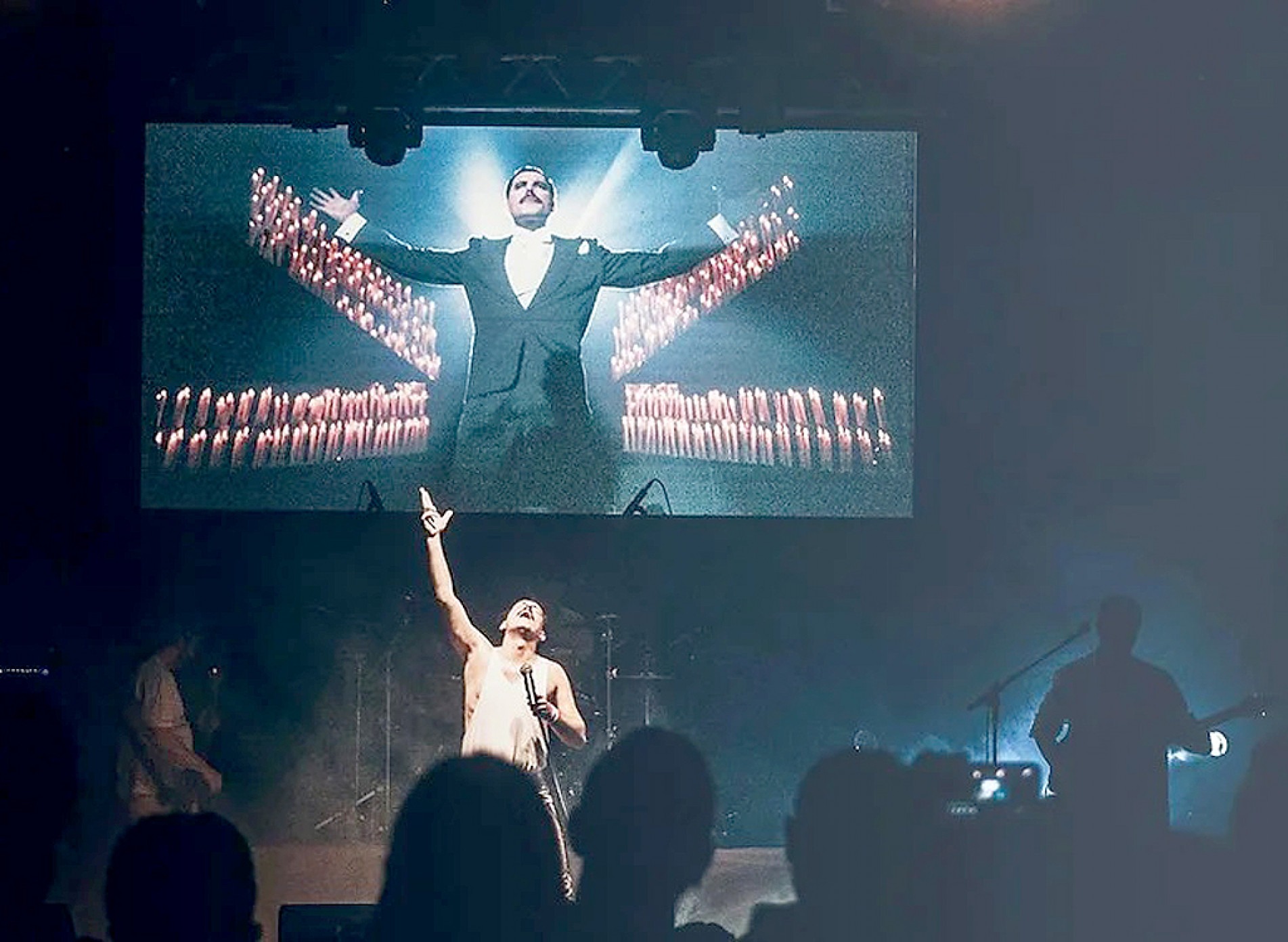 Grupo é o primeiro cover nacional da banda Queen