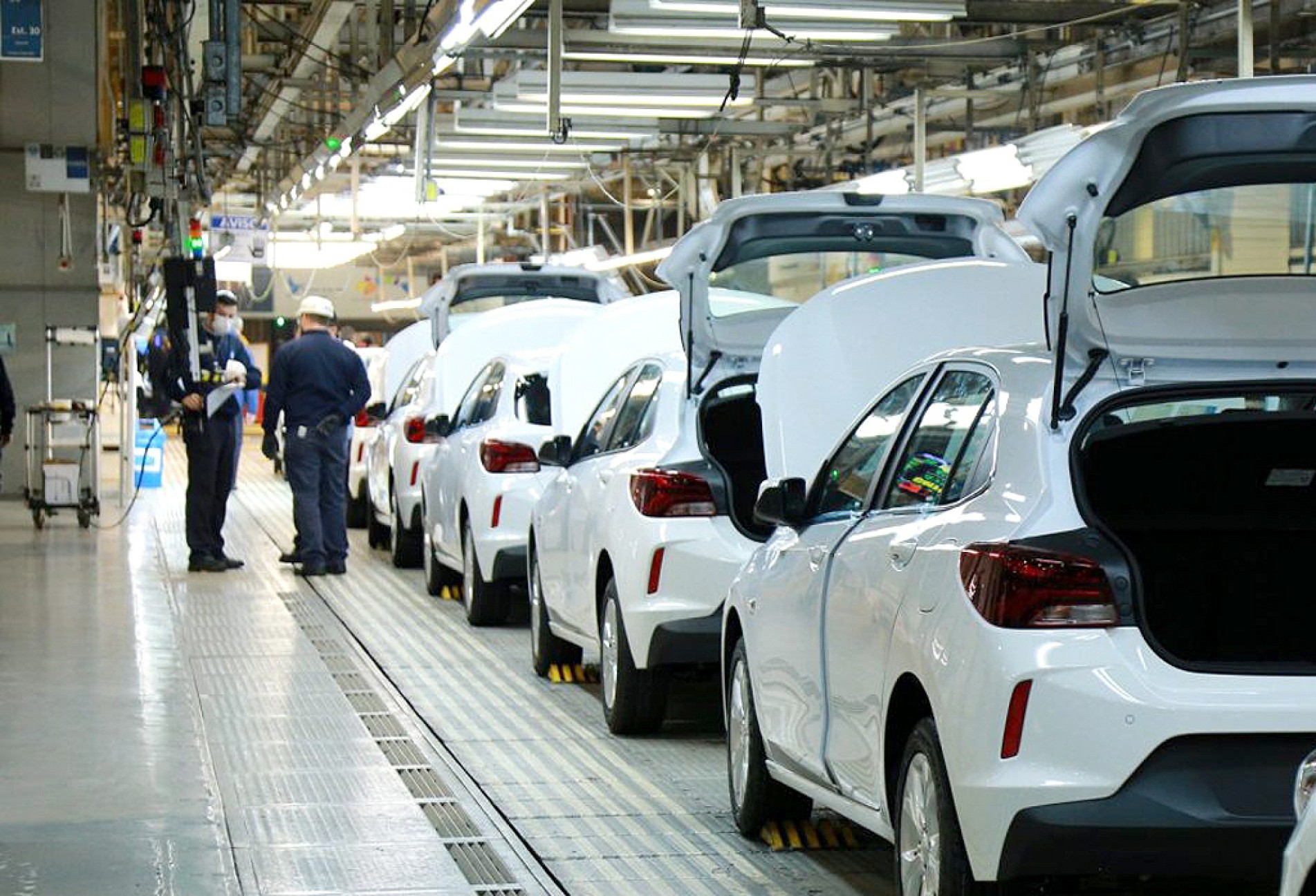 Doze mil unidades deixaram de ser fabricadas em maio