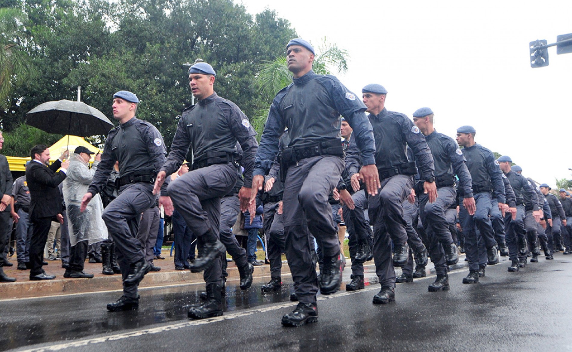 Forças de segurança da cidade estiveram presentes no ato
