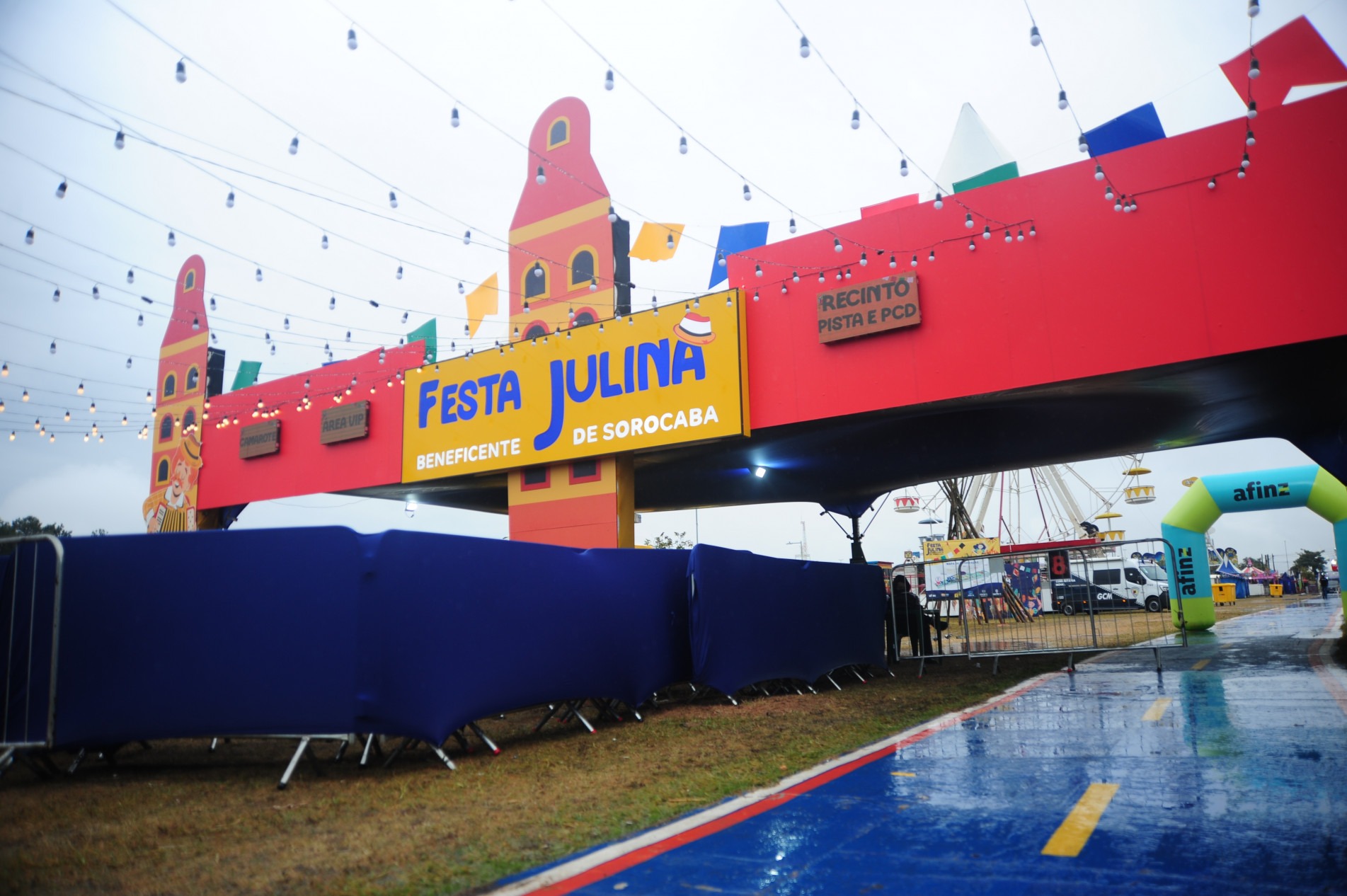 A festa é promovida pela  Associação das Entidades Participantes da Festa Julina Beneficente de Sorocaba, com o apoio da Prefeitura