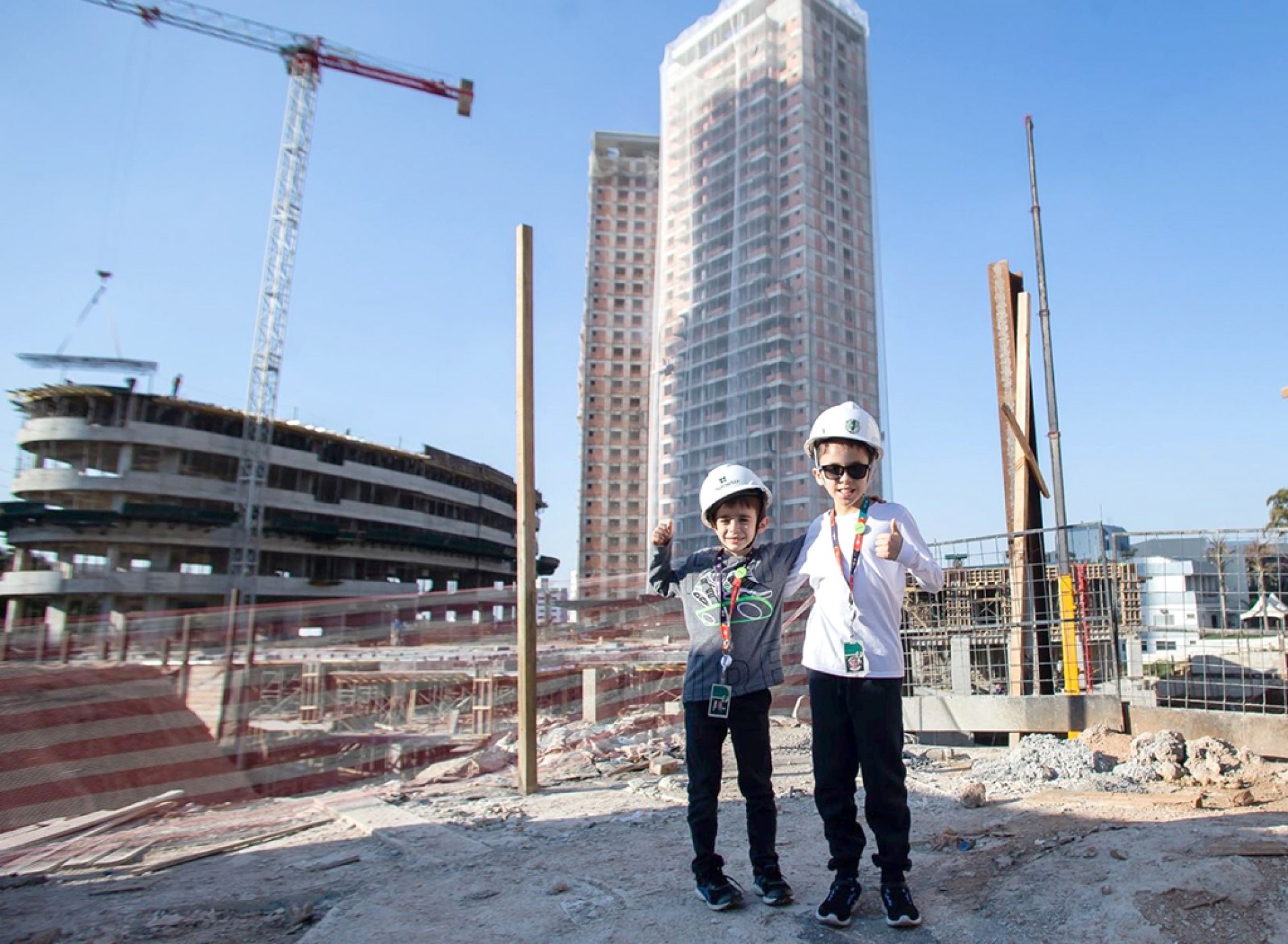 Francisco e Pedro participaram de ação da Construtora Planeta