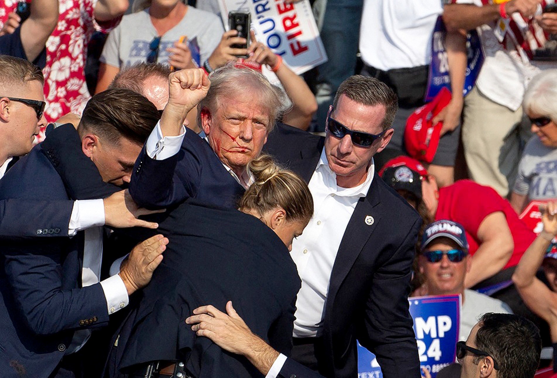 Atentado contra Donald Trump termina em tragédia com um morto e duas pessoas gravemente feridas na plateia; atirador também morreu; candidato foi ferido de raspão
