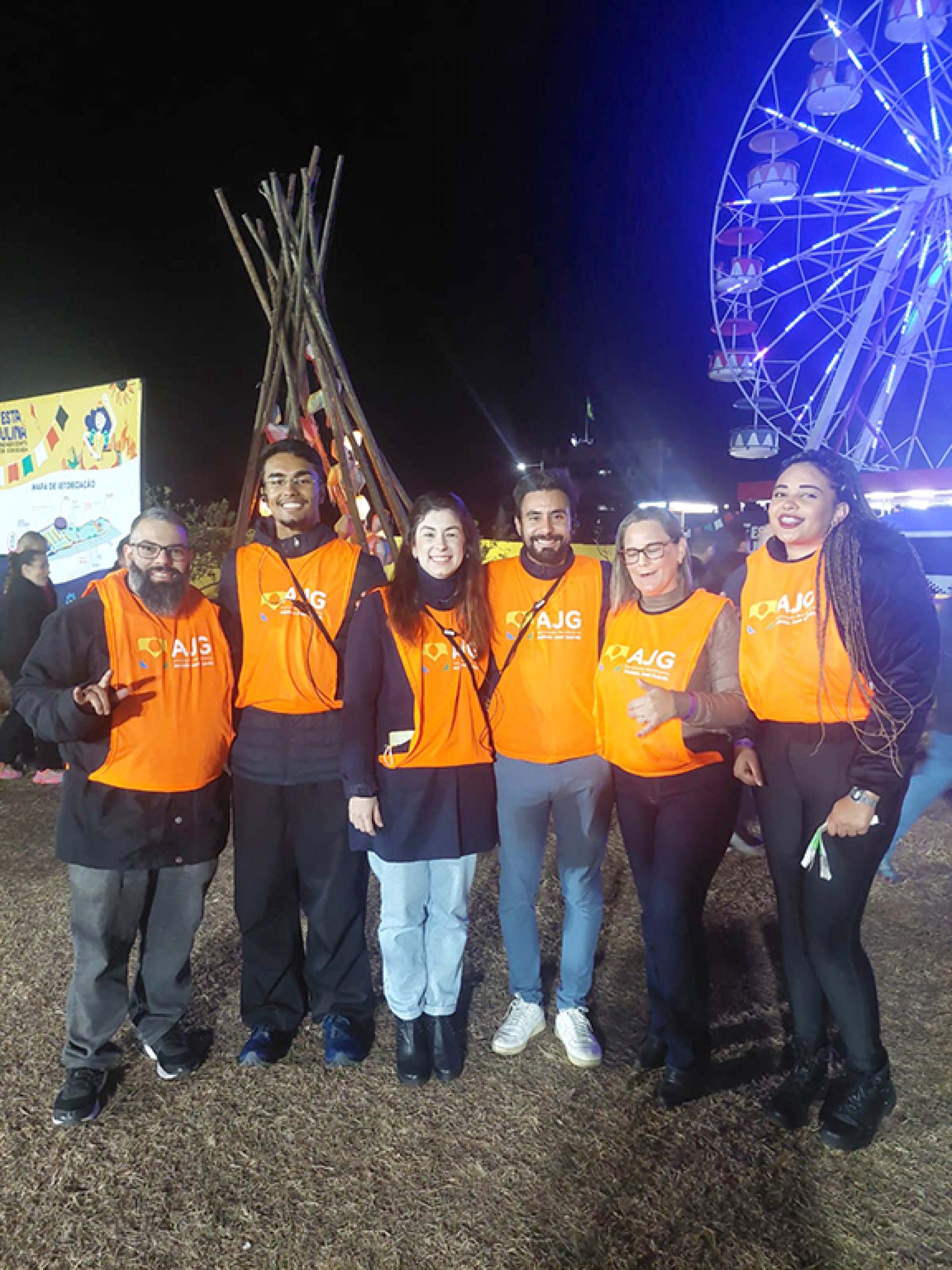 Equipe de voluntários da Associação Agindo Juntos Geramos+ (AJC) 
