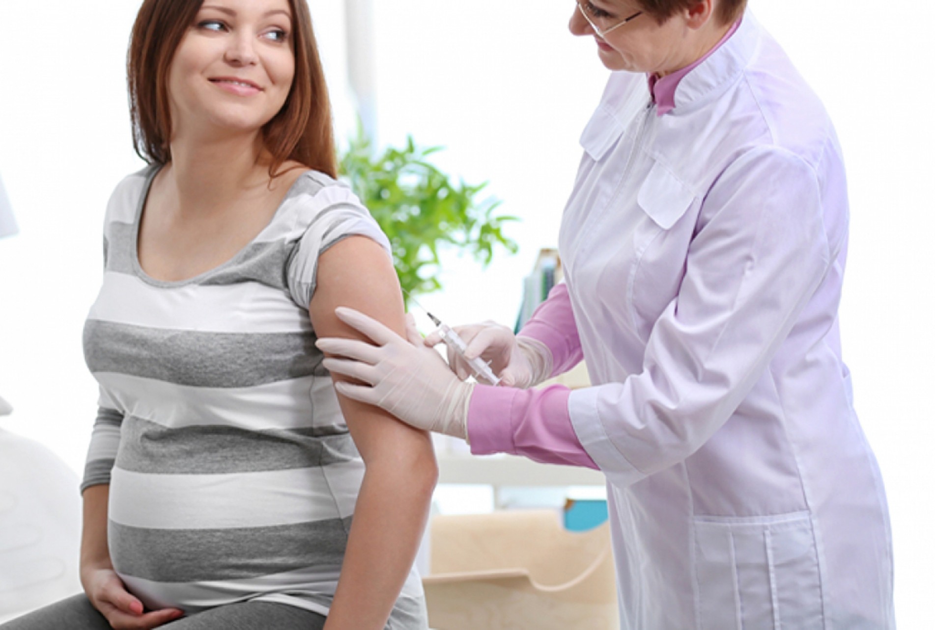 Gestantes e puérperas precisam ser imunizadas contra a doença
