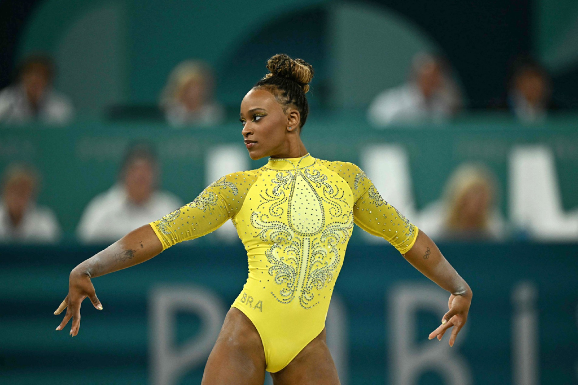 Ginasta conquistou prata no individual geral e agora tem quatro medalhas desde Tóquio