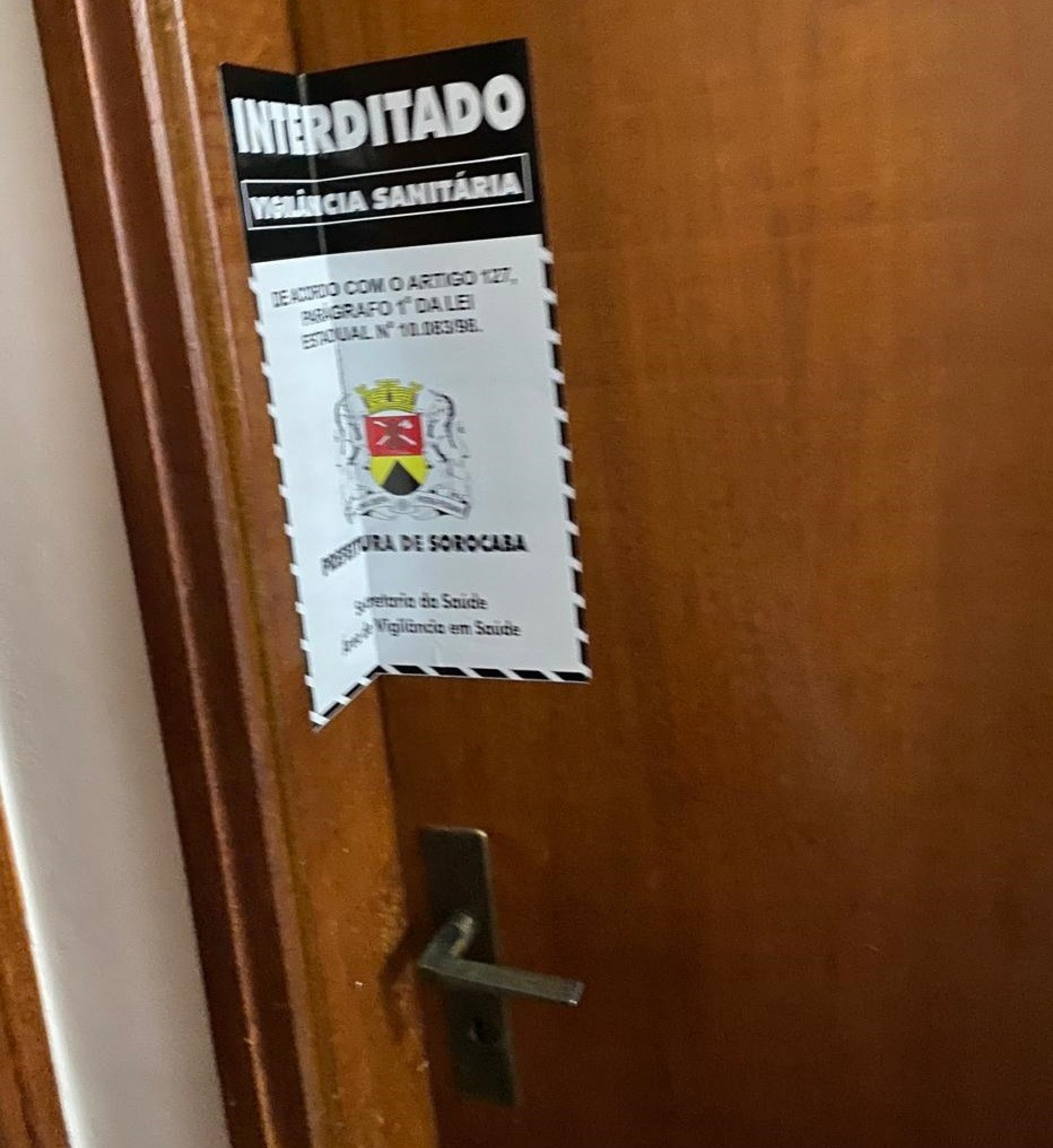 
O local foi interditado por funcionar sem licença sanitária obrigatória