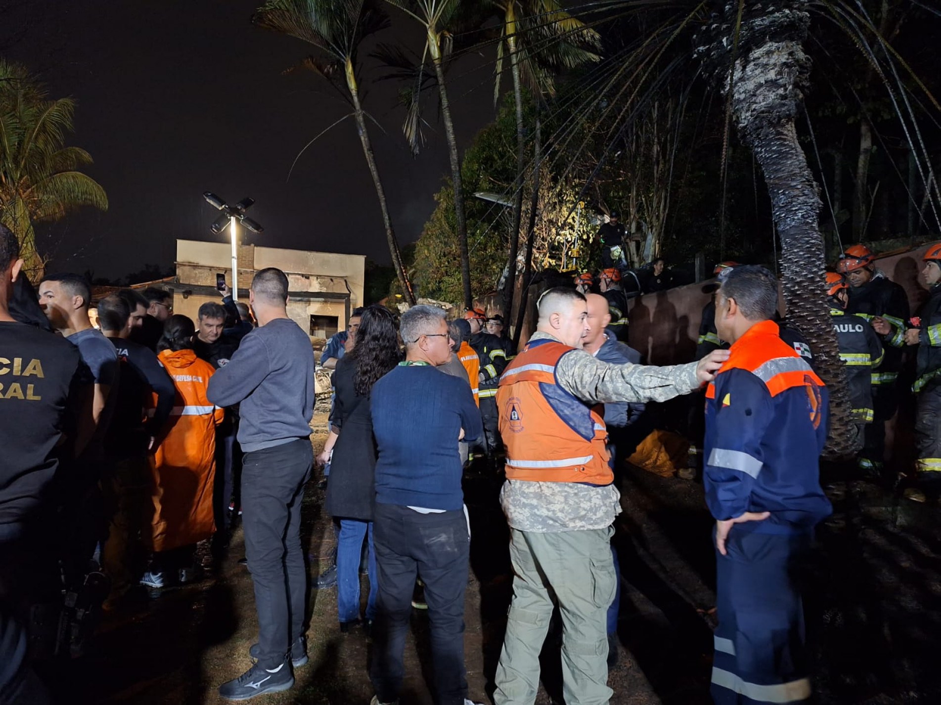 Equipe da Defesa Civil de Sorocaba em Vinhedo